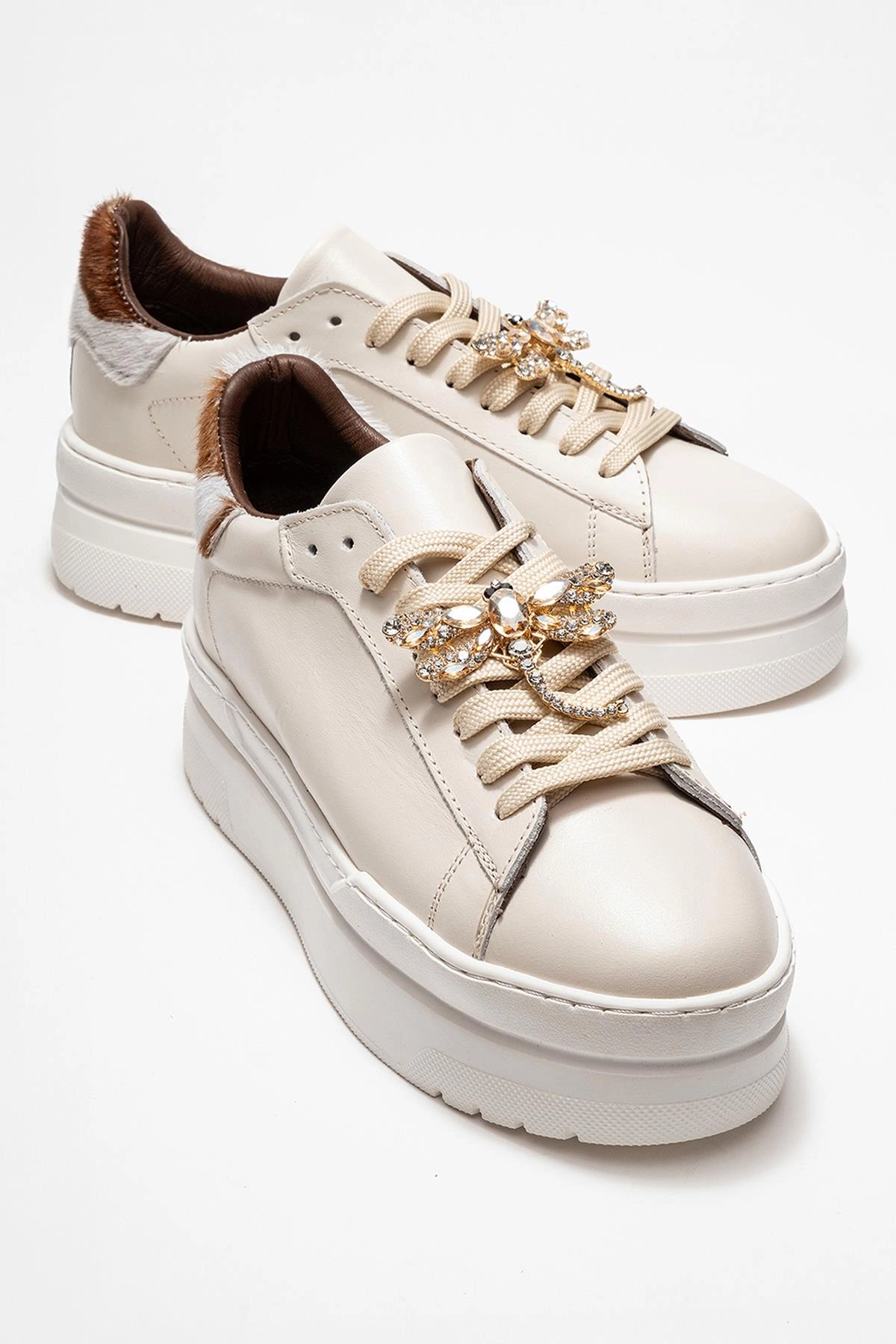 Forever & Always Womens Laren Leather Buckle Sneakers