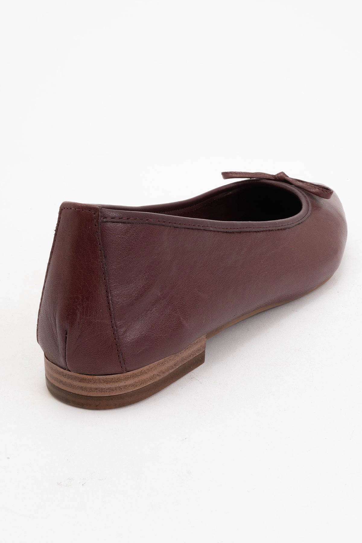 Forever & Always Womens Ruby Leather Pointed Toe Flats