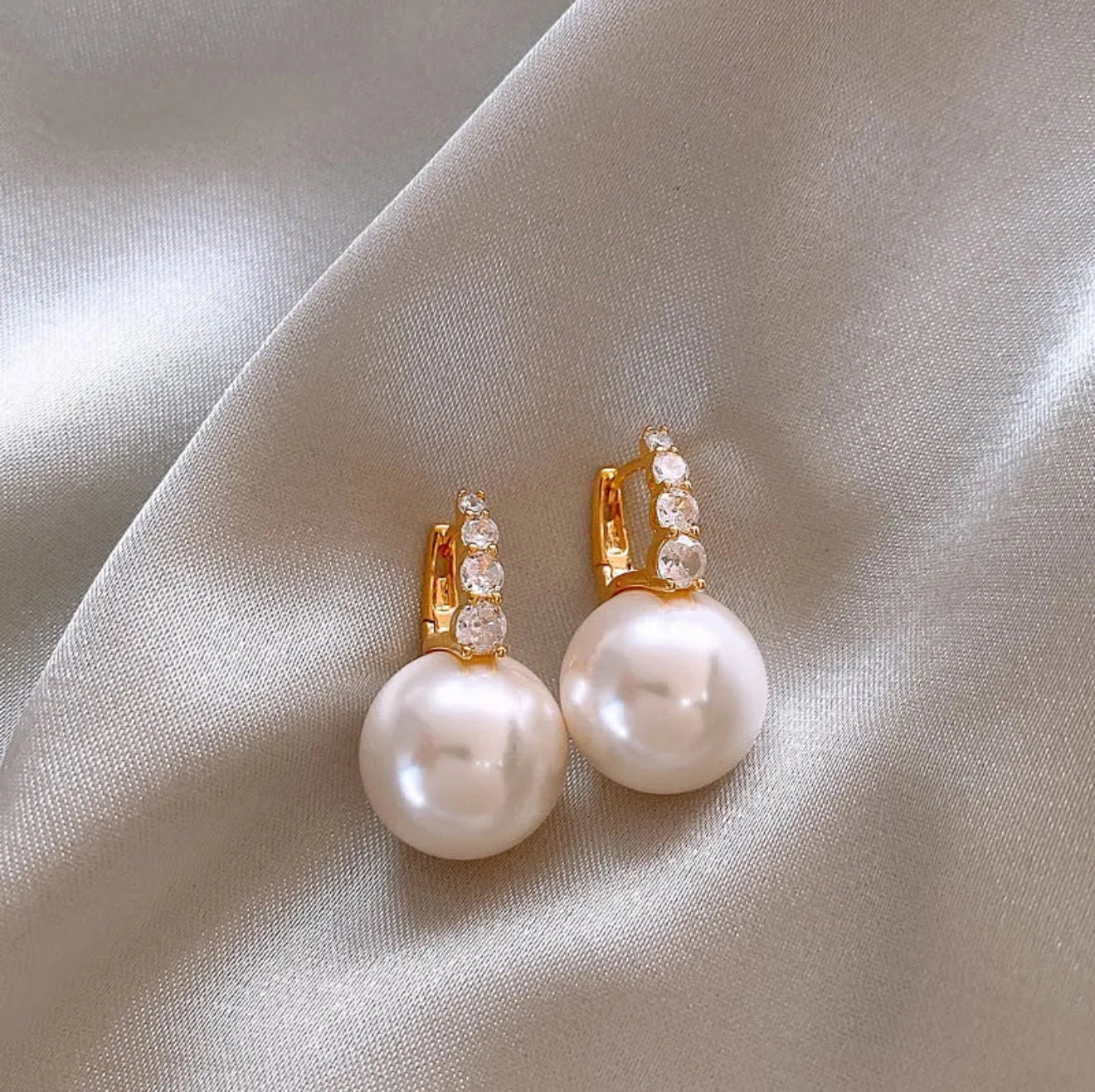DressAtR Women's Simulated Pearl Gold Tone Drop Earrings