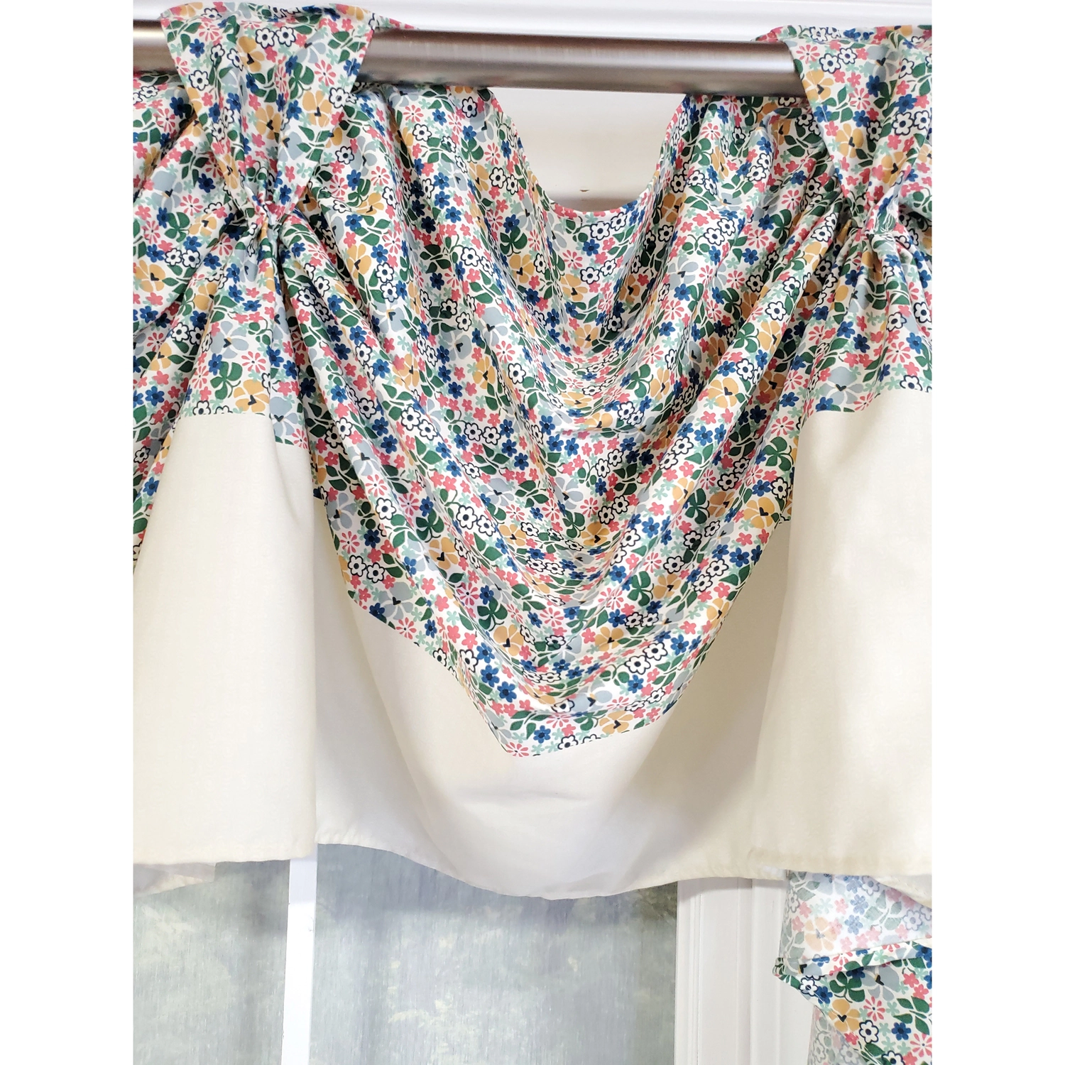 RLF Home 3" Rod Pocket High Quality Fabric Banded Petite Flower 3-S Victory Swag for Windows 54" x 15" Multi