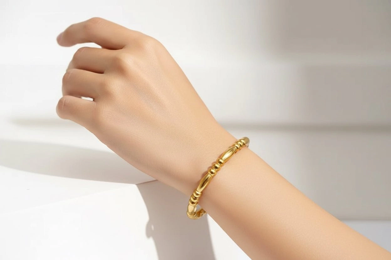 DressAtR Women's Oval Gold Tone Bangle Bracelet