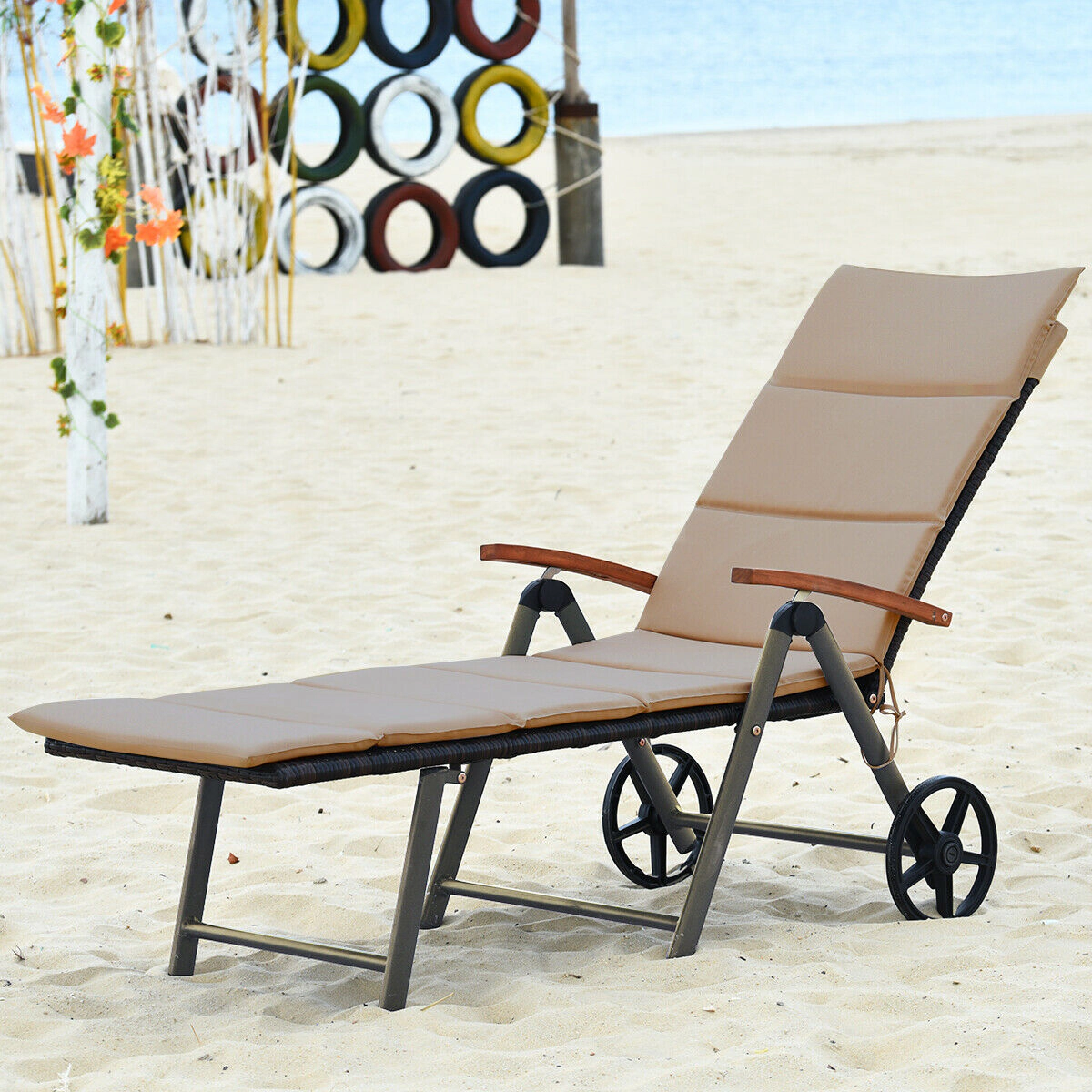 SUGIFT Removable Wheels 385-lb Outdoor Rattan Chaise Lounge Recliner 7-Position Backrest