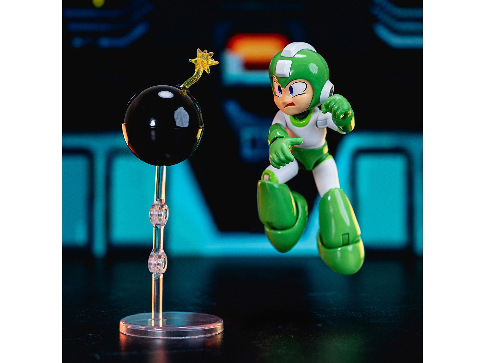 Jada Hyper Bomb 4.5" Moveable Figure with Accessories and Alternate Head and Hands "Mega Man" (1987) Video