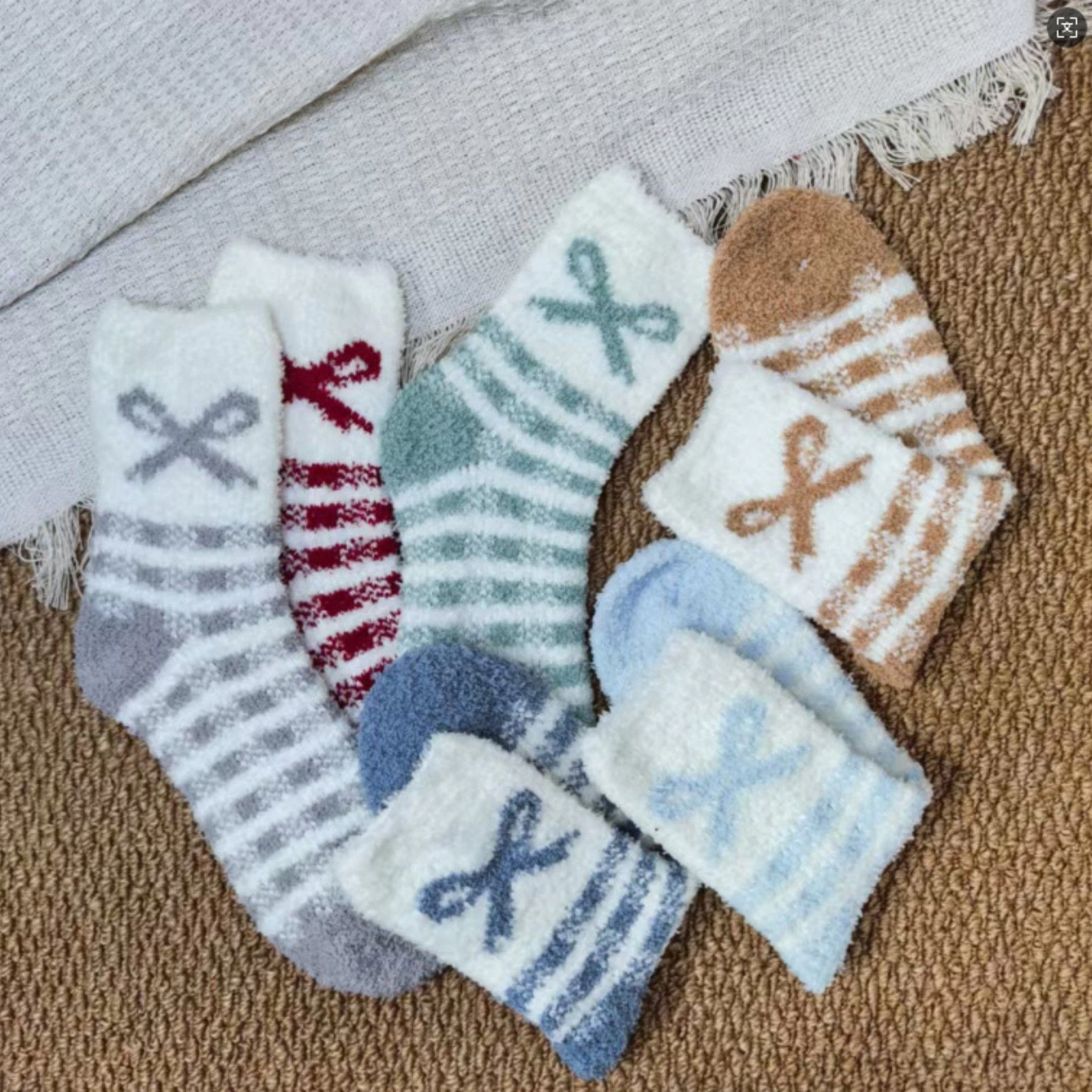 Anna-Kaci Women's 3-Pair Fuzzy Bow Pattern Knit Crew Socks