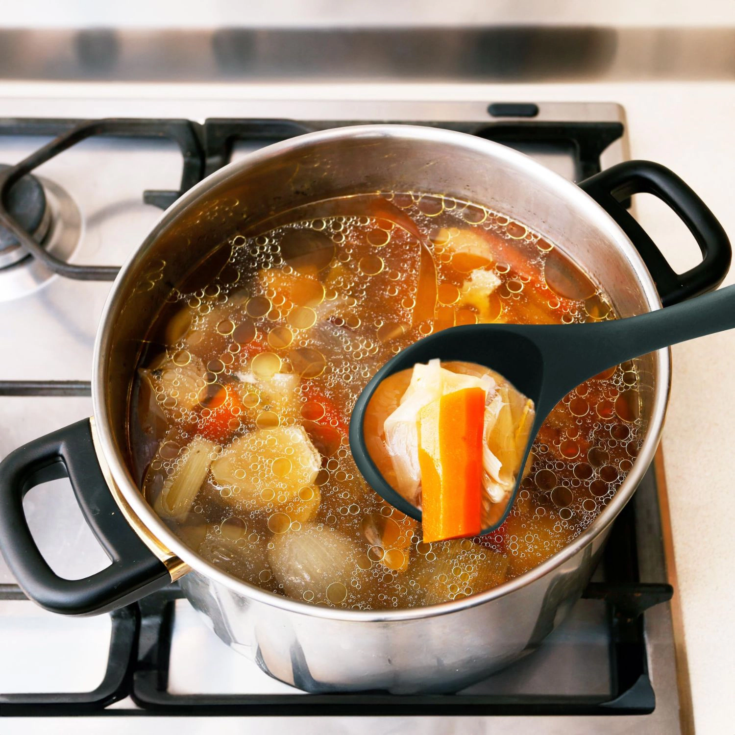 Zulay Kitchen Soup Ladle – Ergonomic, Heat-Resistant & Versatile for Serving Soup, Chili, Gravy More