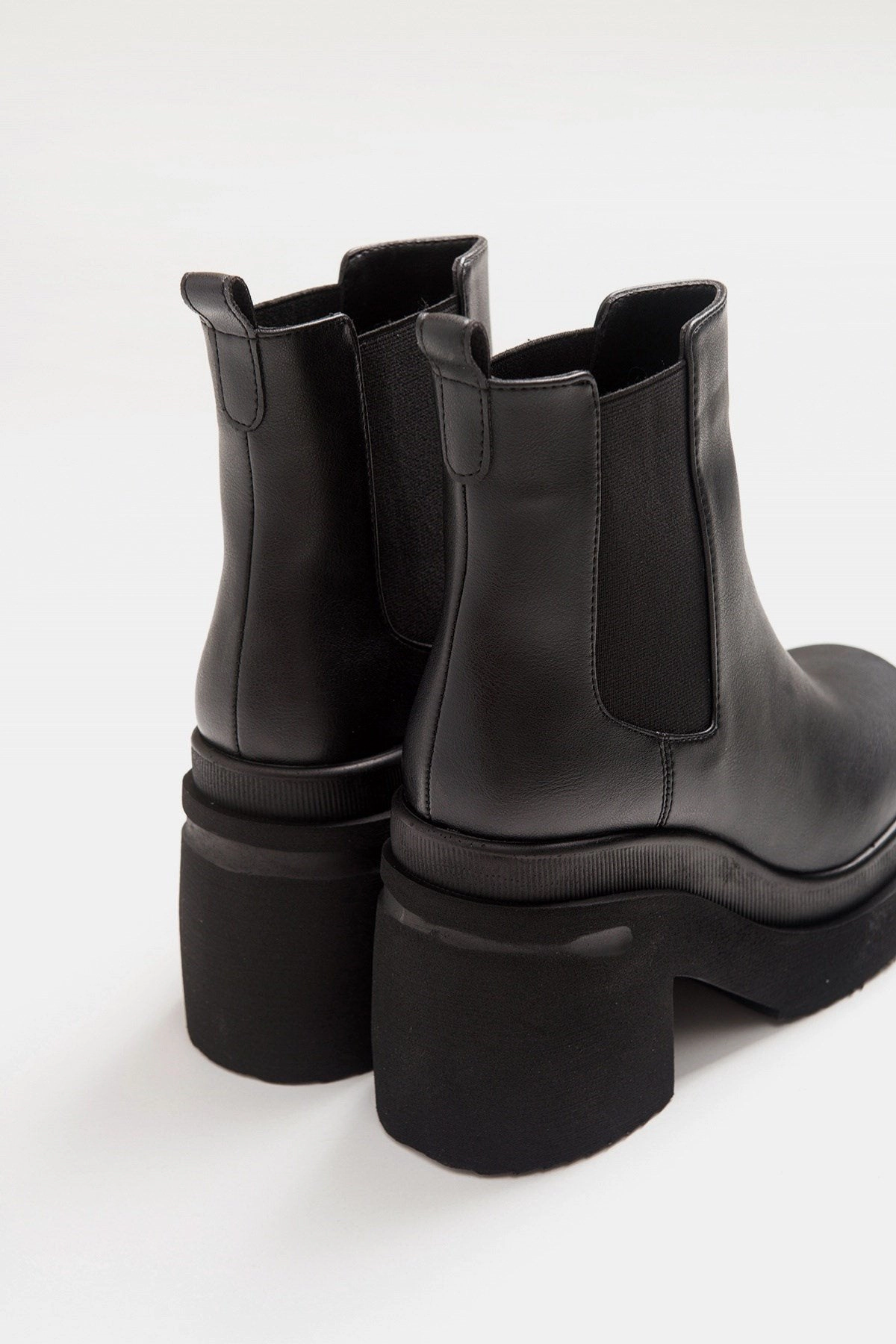 Prologue Shoes Womens Antwerp Chelsea Boot