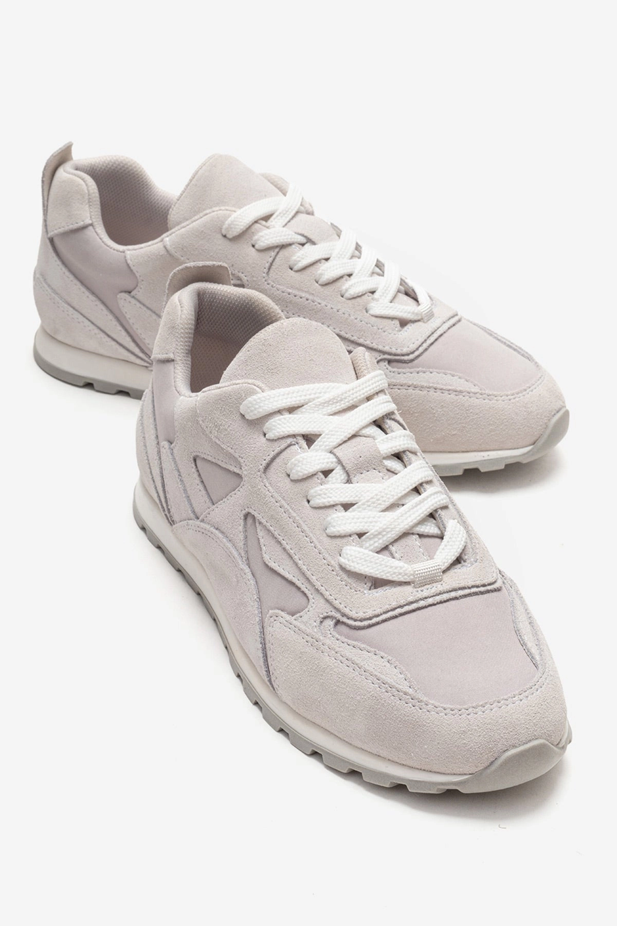 Forever & Always Womens Sahra Leather Sneaker