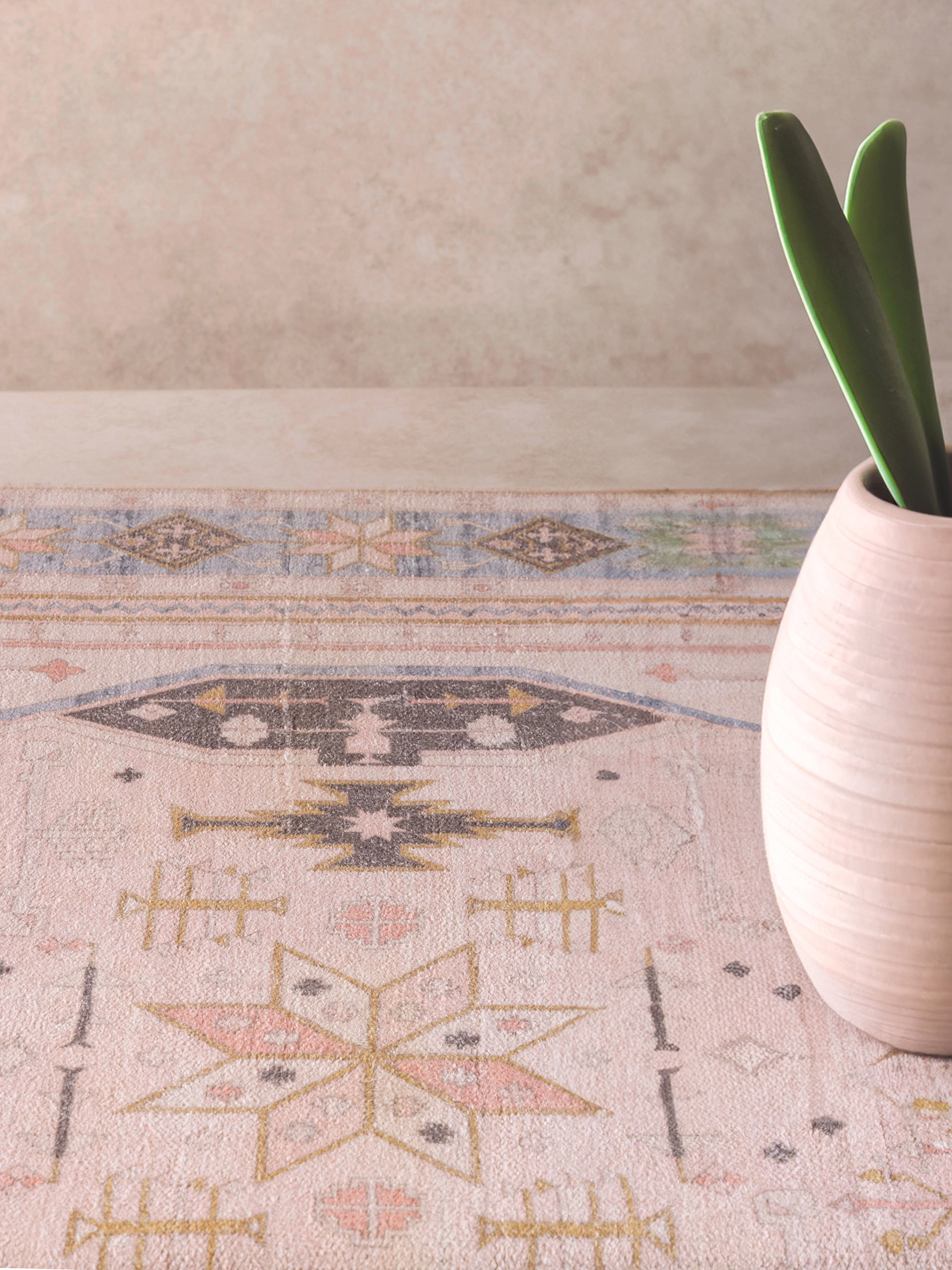 GAURI KOHLI Delmar Area Rug 5'x8'