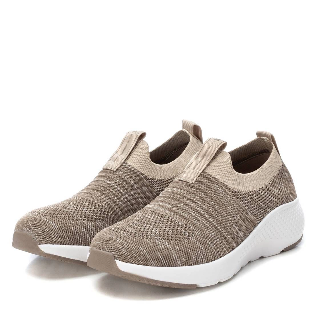 Refresh Women Sneakers Slip-On Fabric Upper, Lightweight Non-Slip Rubber Sole
