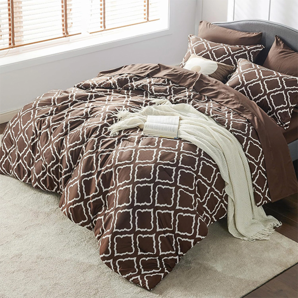 Luxe Furnishings Unisex Queen Brown Quatrefoil Lightweight Bedding Set