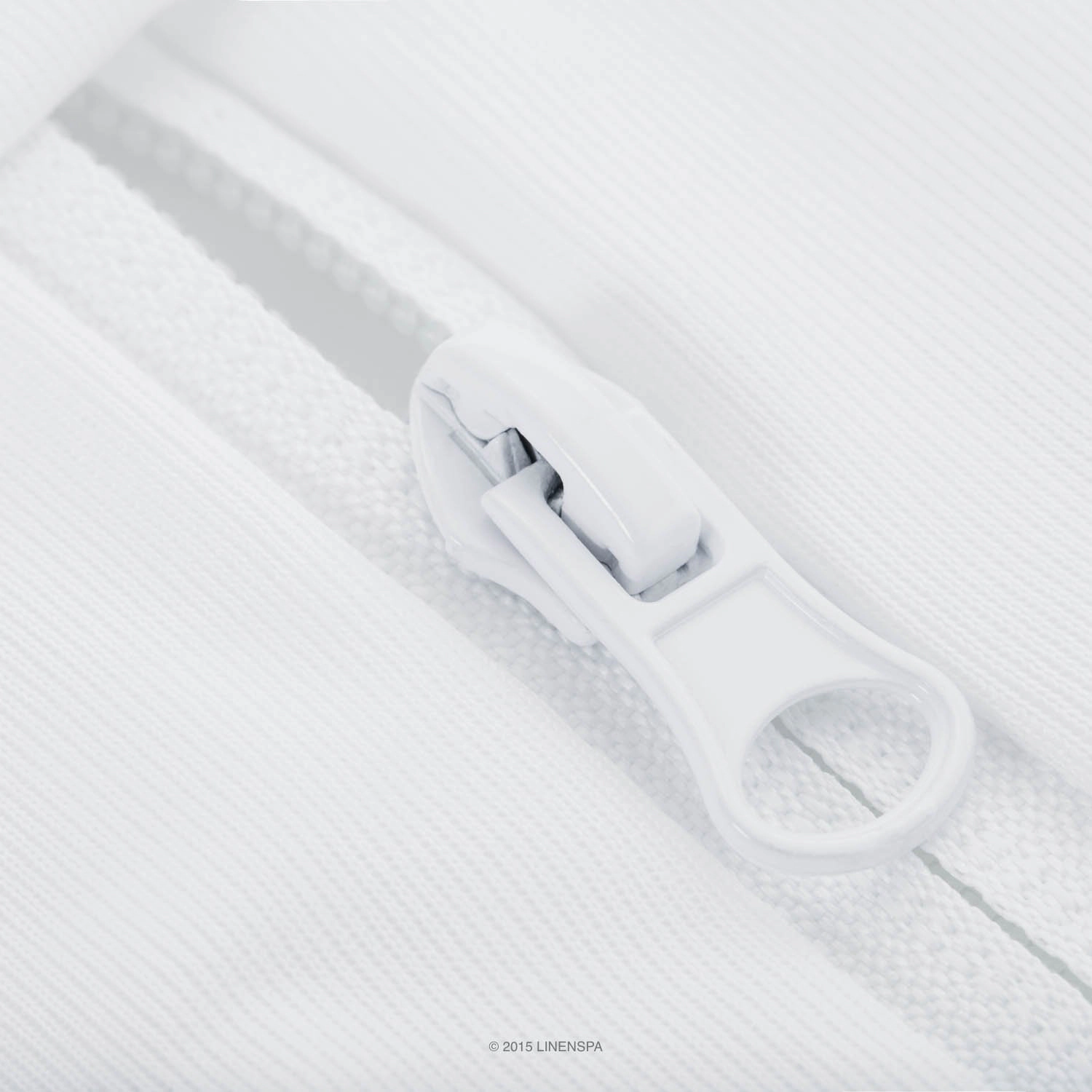 J&V TEXTILES Zippered Waterproof Mattress Encasement Protector