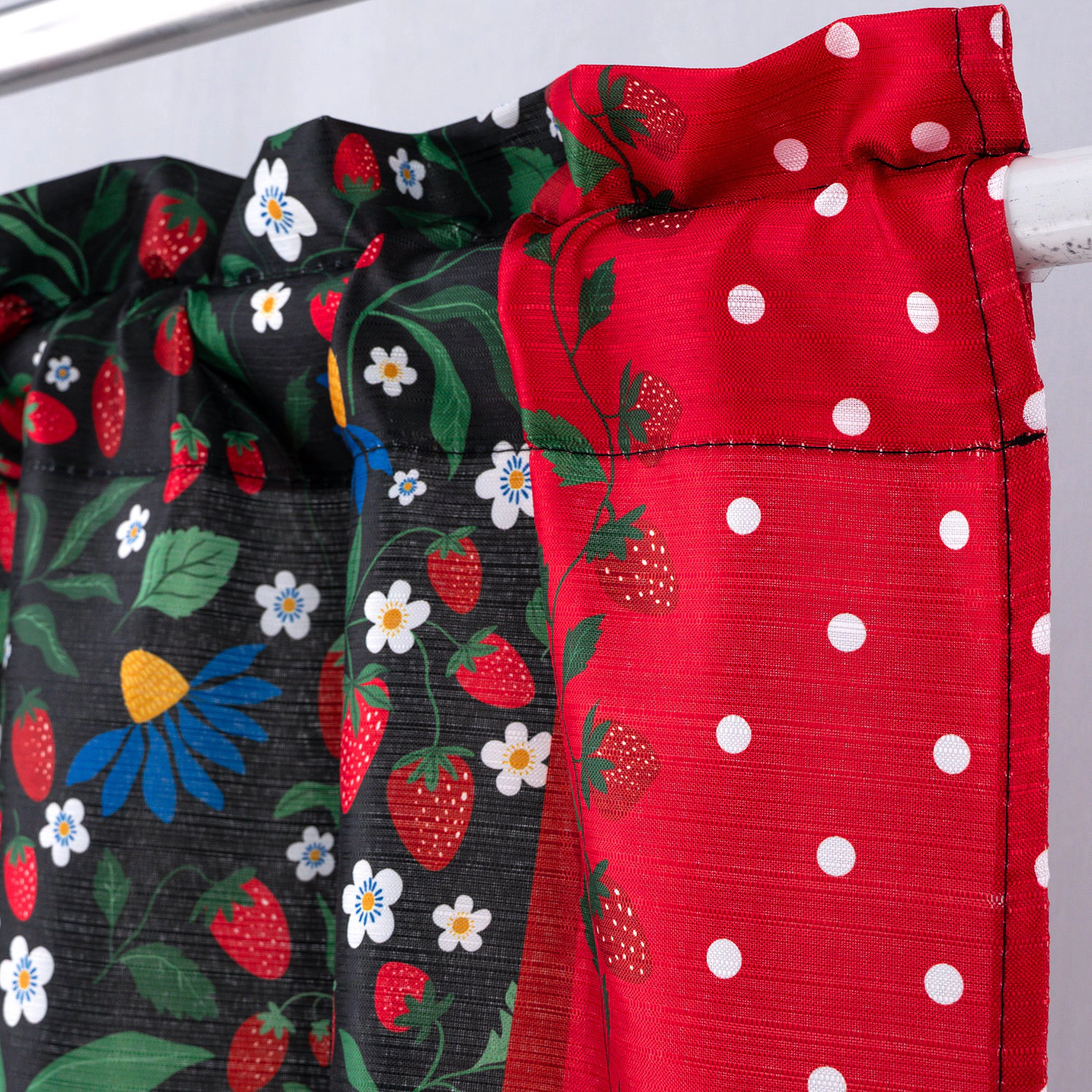 RT Designers Collection Polyester Cucina Strawberry Fields Kitchen Curtains Valance & Tiers Set 52" x 18" Muticolor