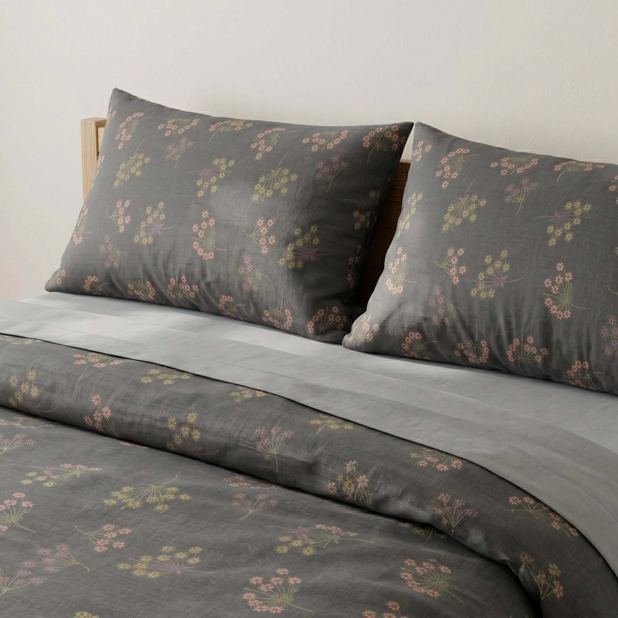 Alilang Unisex 4-Piece Bedding Set with Floral Print Duvet Cover, Coordinating Pillowcases, and Flat Sheet for a Cozy Be