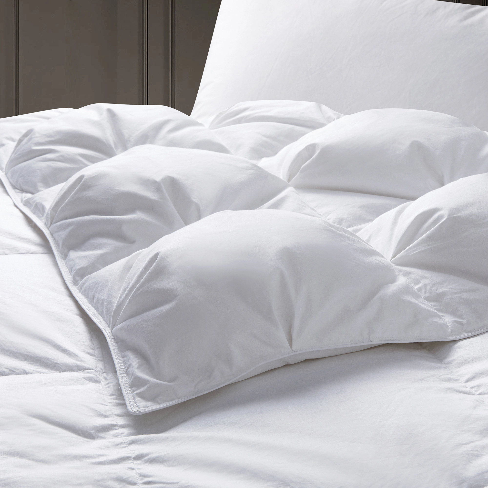 Unikome Premium 93% White Goose Down Comforter, 800 Fill Power with Soft Cotton Cover Made in Germany