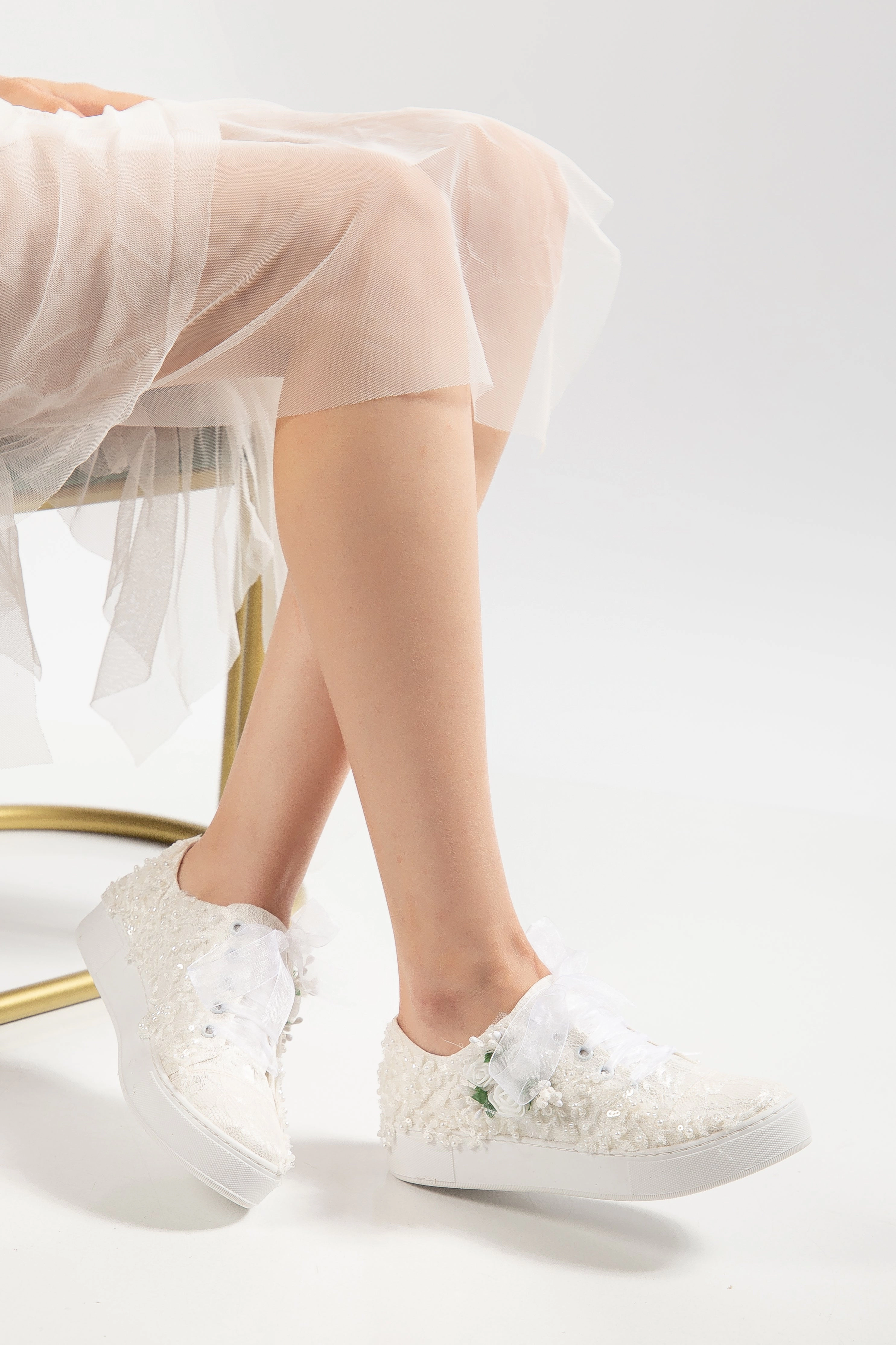 Forever & Always Womens Rosalie Flower Bridal Sneaker