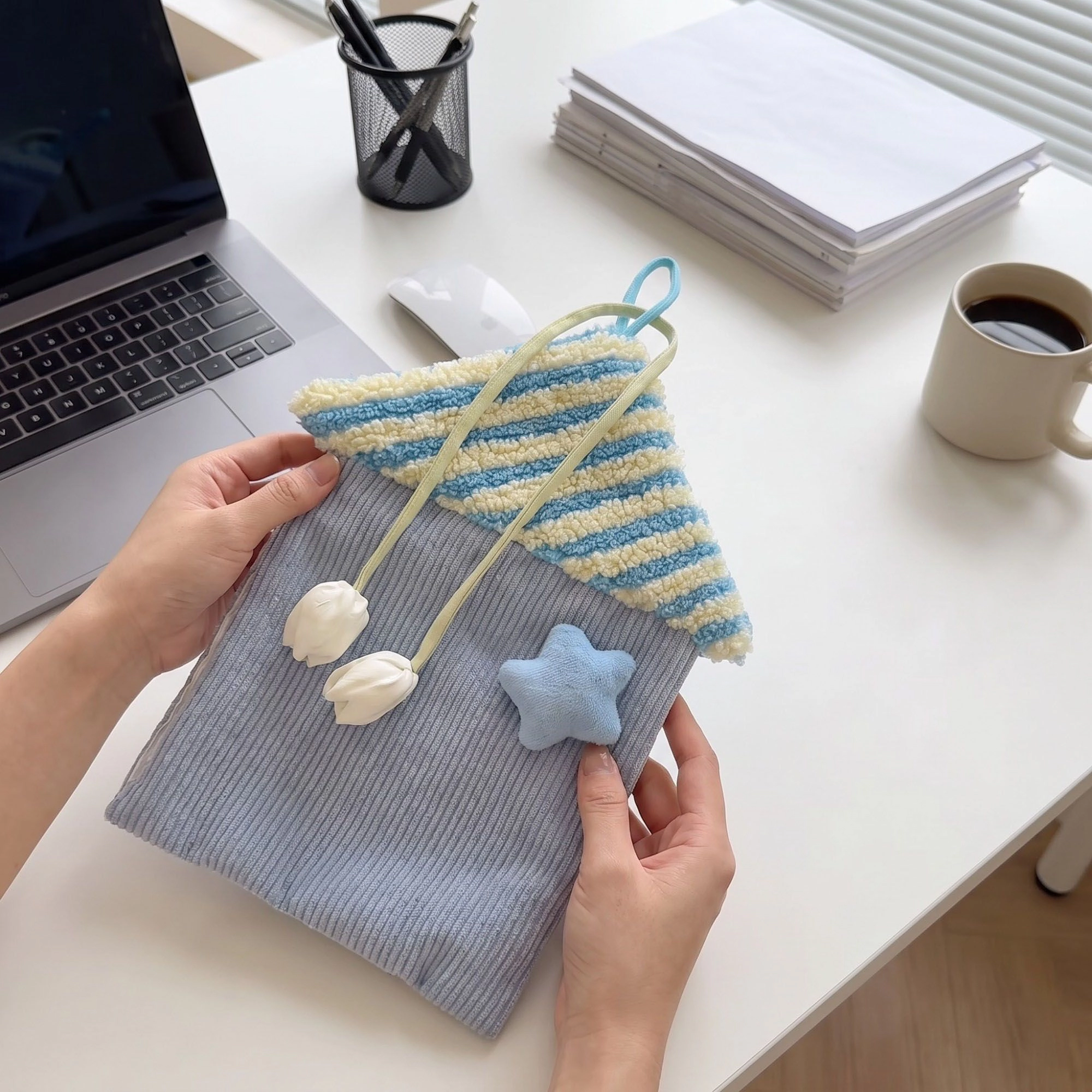 Alilang Unisex Hanging Tissue Holder House Shape Soft Fabric Tissue Dispenser