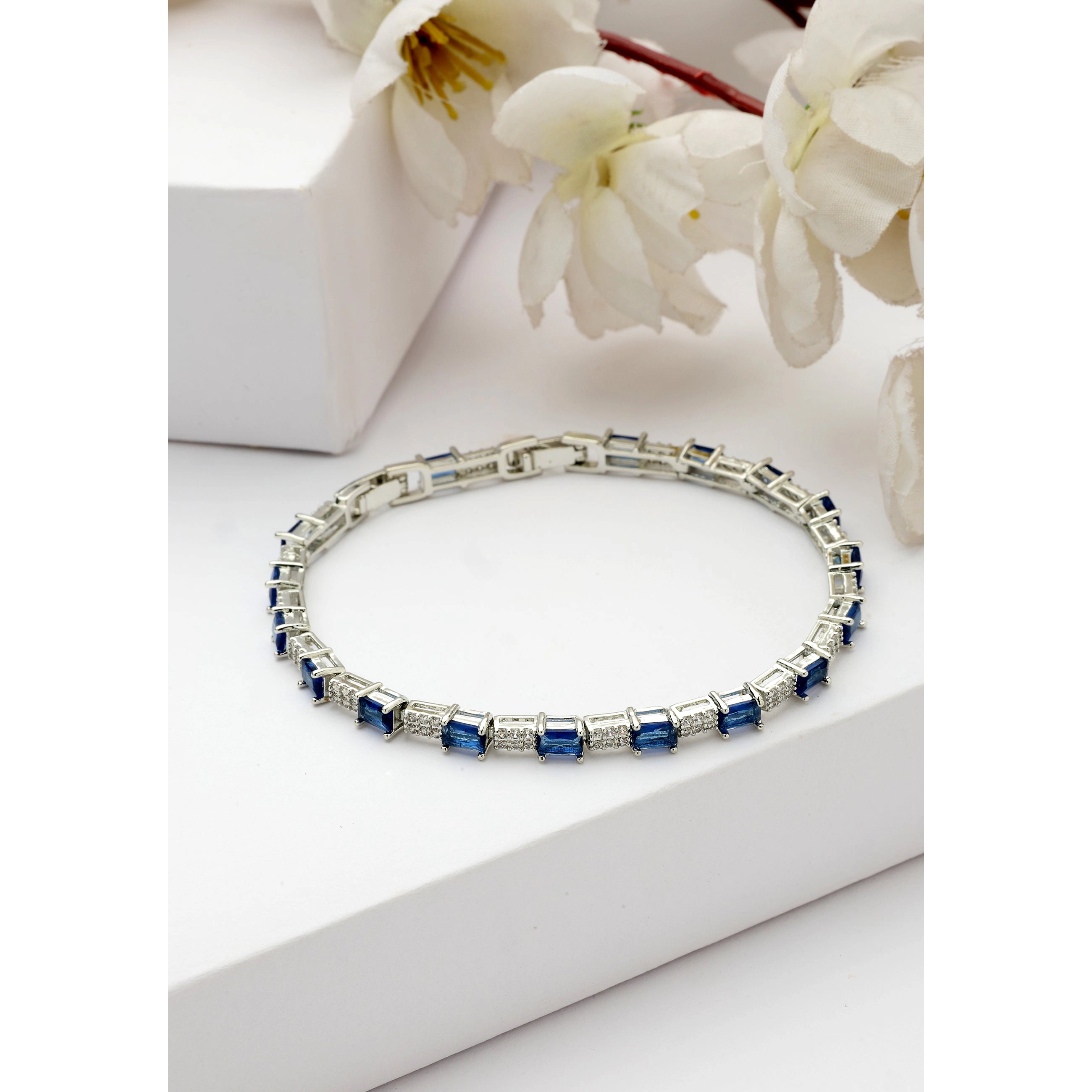 AGP PARIS Womens Diva Beaded Link Bracelet