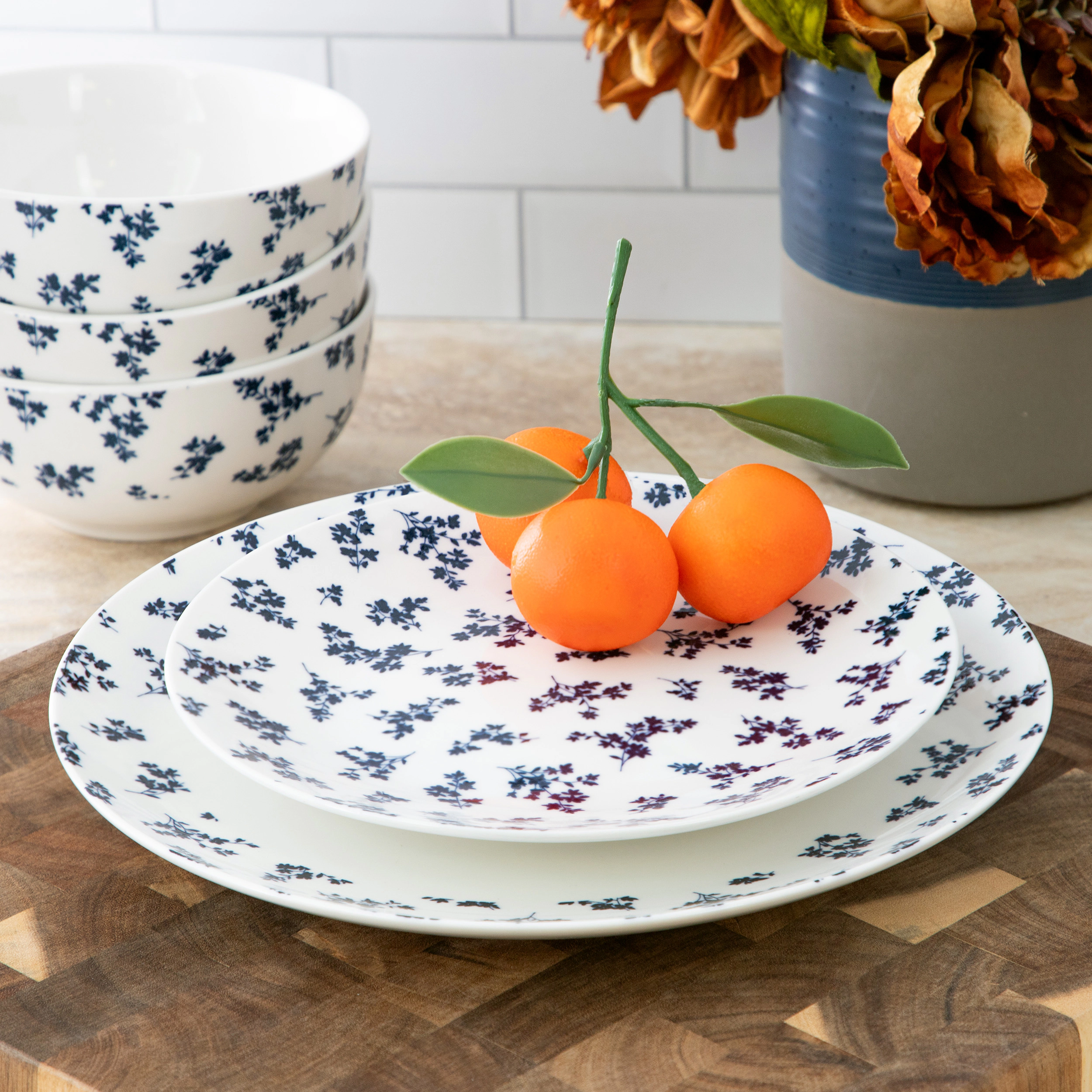 Gibson Home Mountain Thistle 12 Piece Round Ceramic Dinnerware Set in Blue