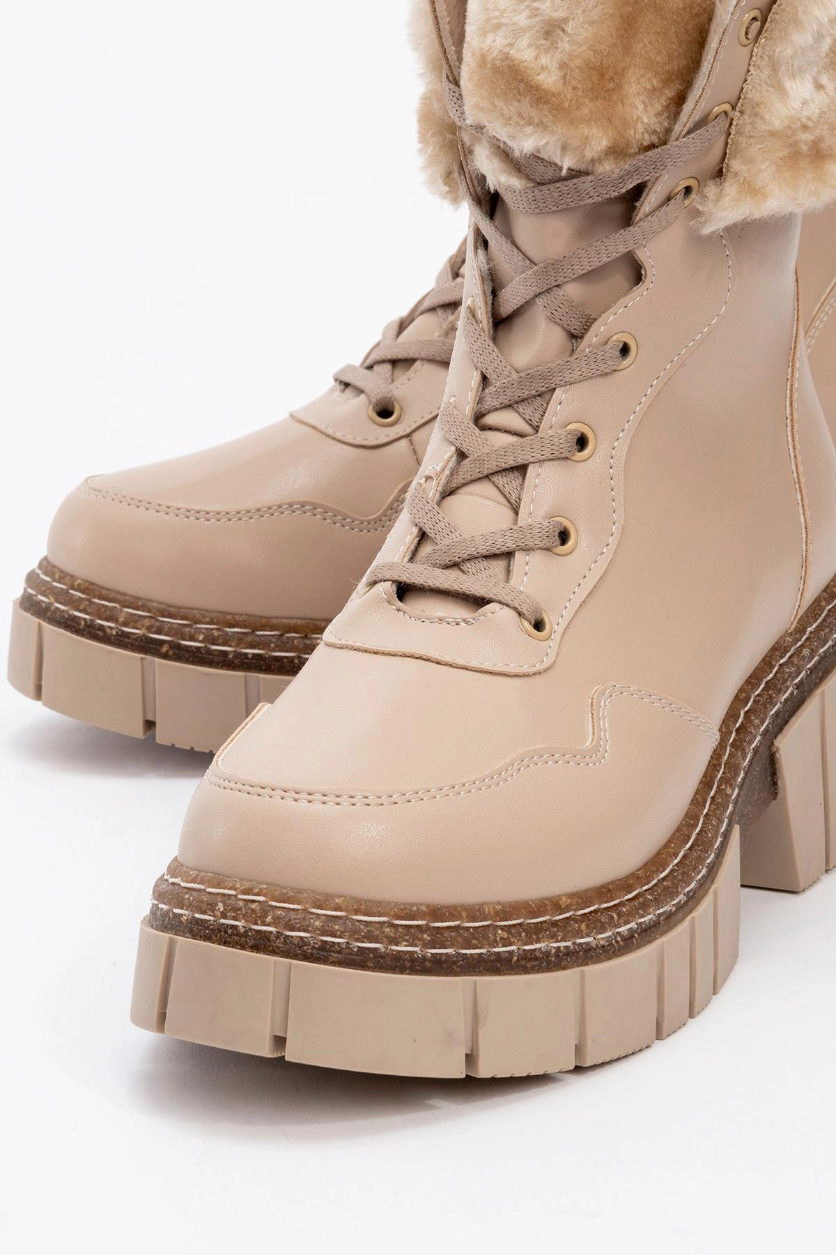 Prologue Shoes Womens Faith Fur Chunky Boot