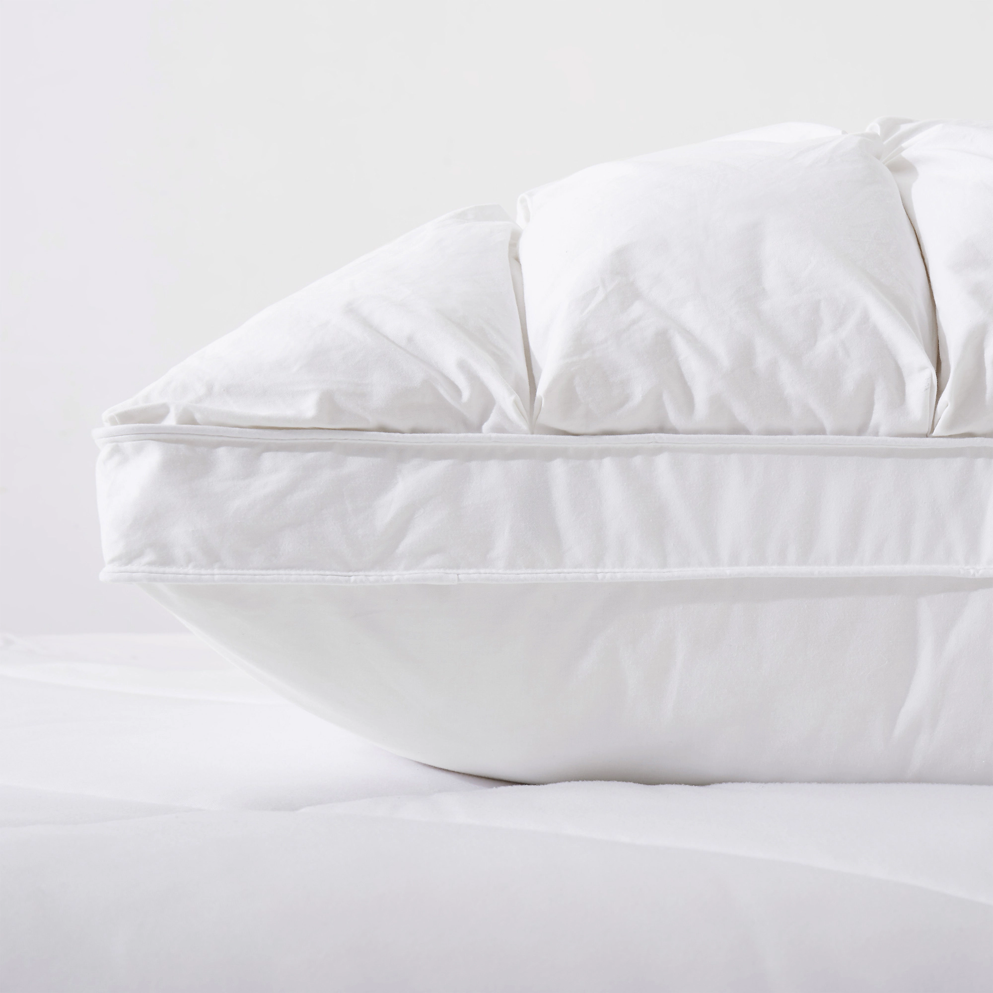 Unikome 75% White Down Bed Pillow Set of 2, Luxury Puffy Gusseted Down Bed Pillows with Pinch Pleat Design
