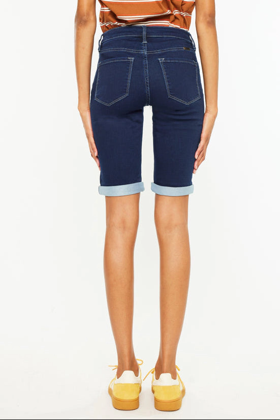 KanCan Women's Essentials Mid Rise Bermuda Shorts Blanco