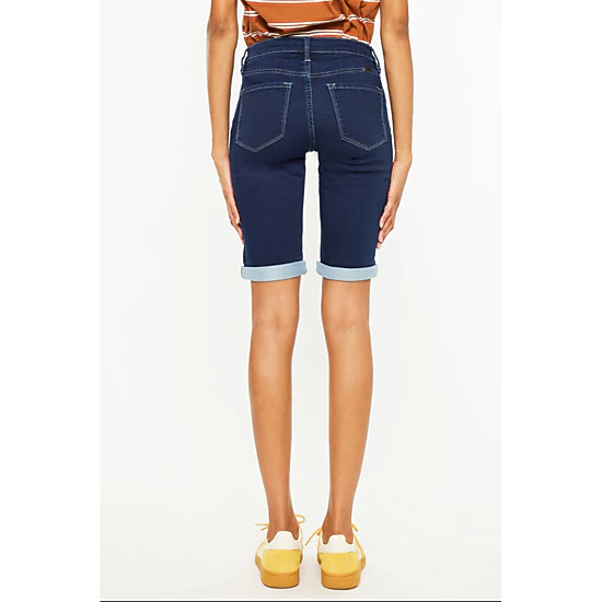 KanCan Women's Essentials Mid Rise Bermuda Shorts Blanco
