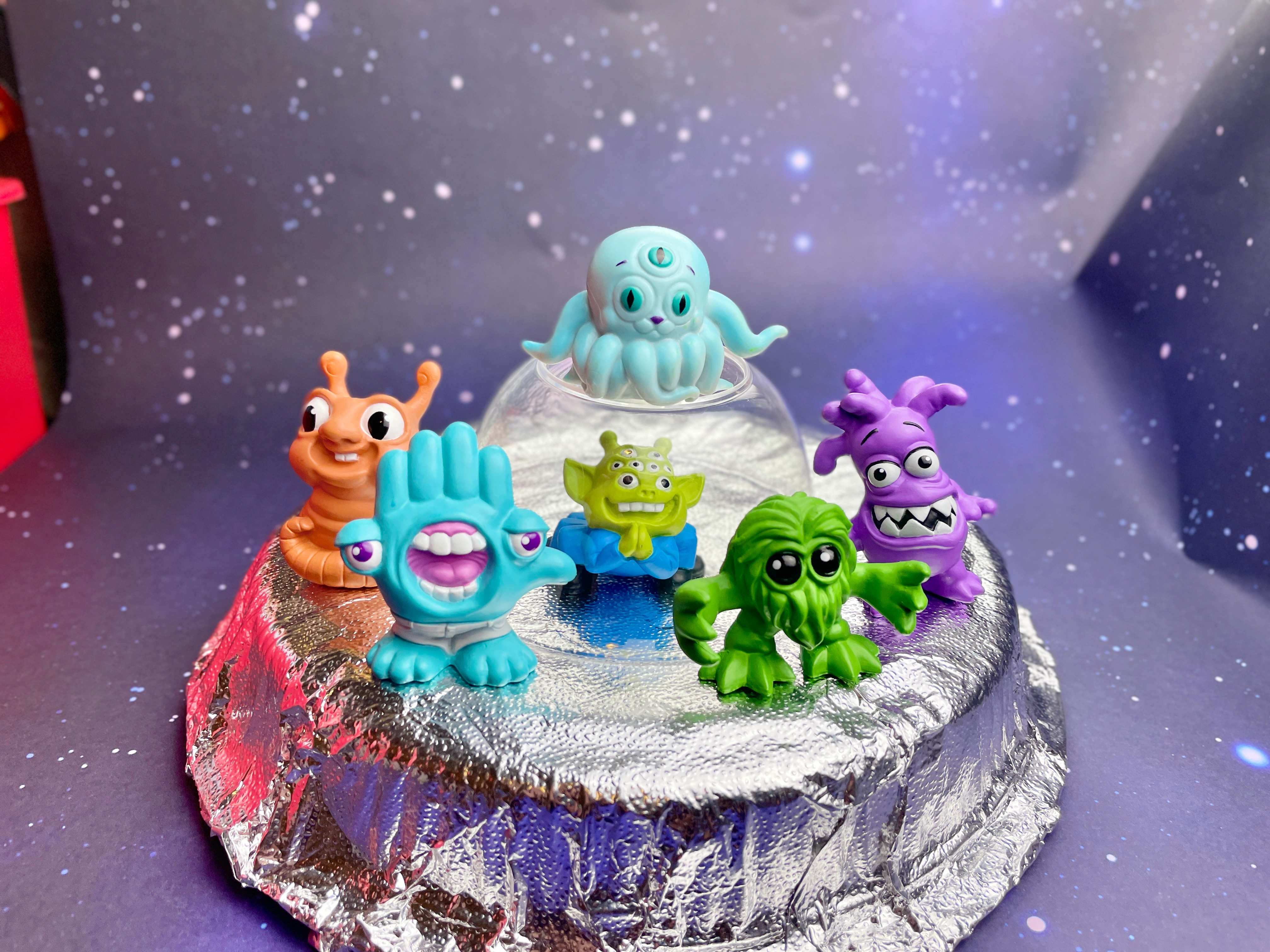 Safari Ltd. - Friendly Aliens Designer TOOB - contains 6 Mini Figurines
