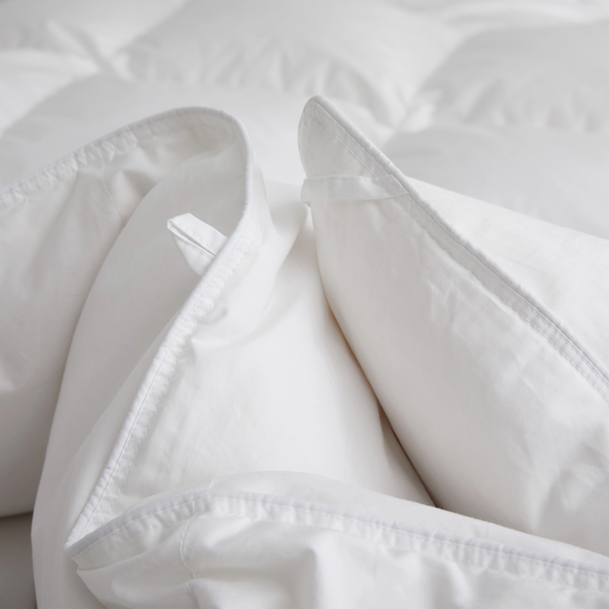 Unikome Heavyweight Extra Warmth 90% White Goose Down Comforter, Luxury 100% Cotton Cover Made in Germany