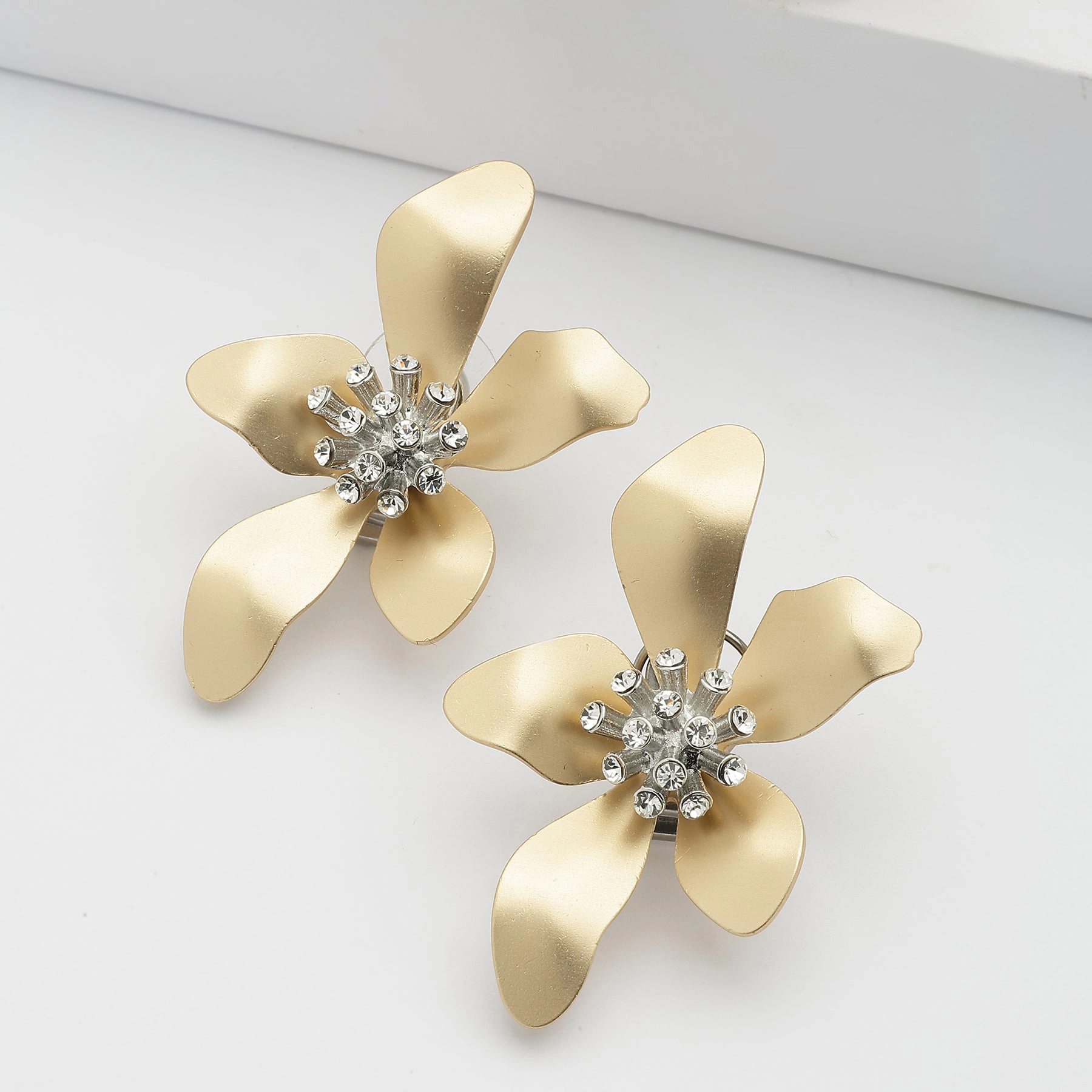 AGP PARIS Womens Floral Stud Earrings