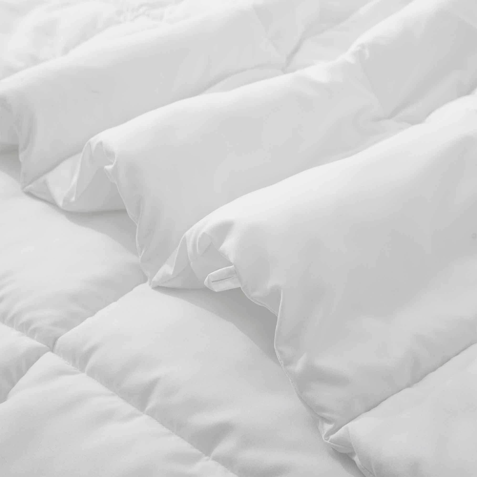 PEACENEST Lightweight Down Alternative Comforter Soft Duvet Insert