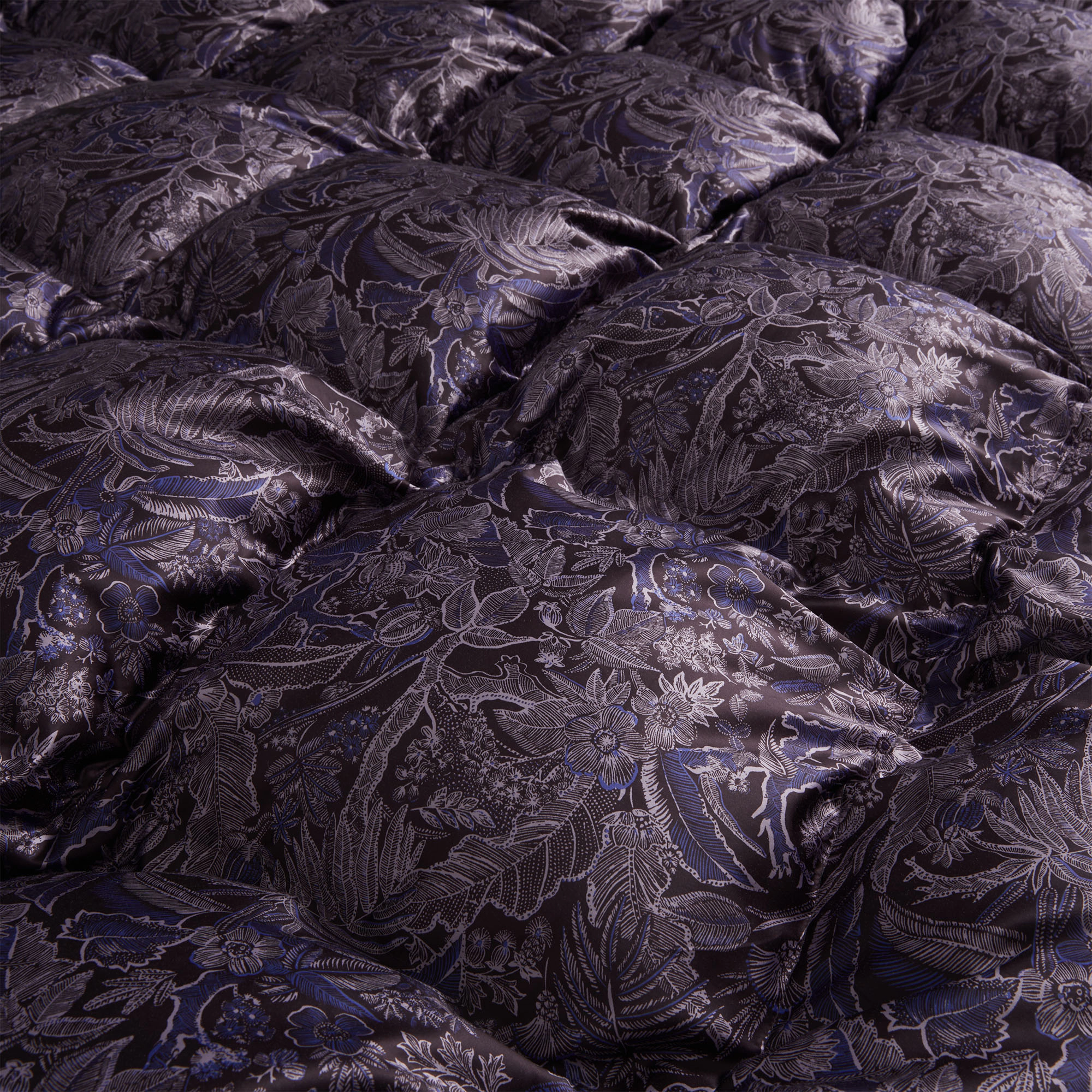 Unikome 93% White Goose Down Comforter with Silk Blend Cover