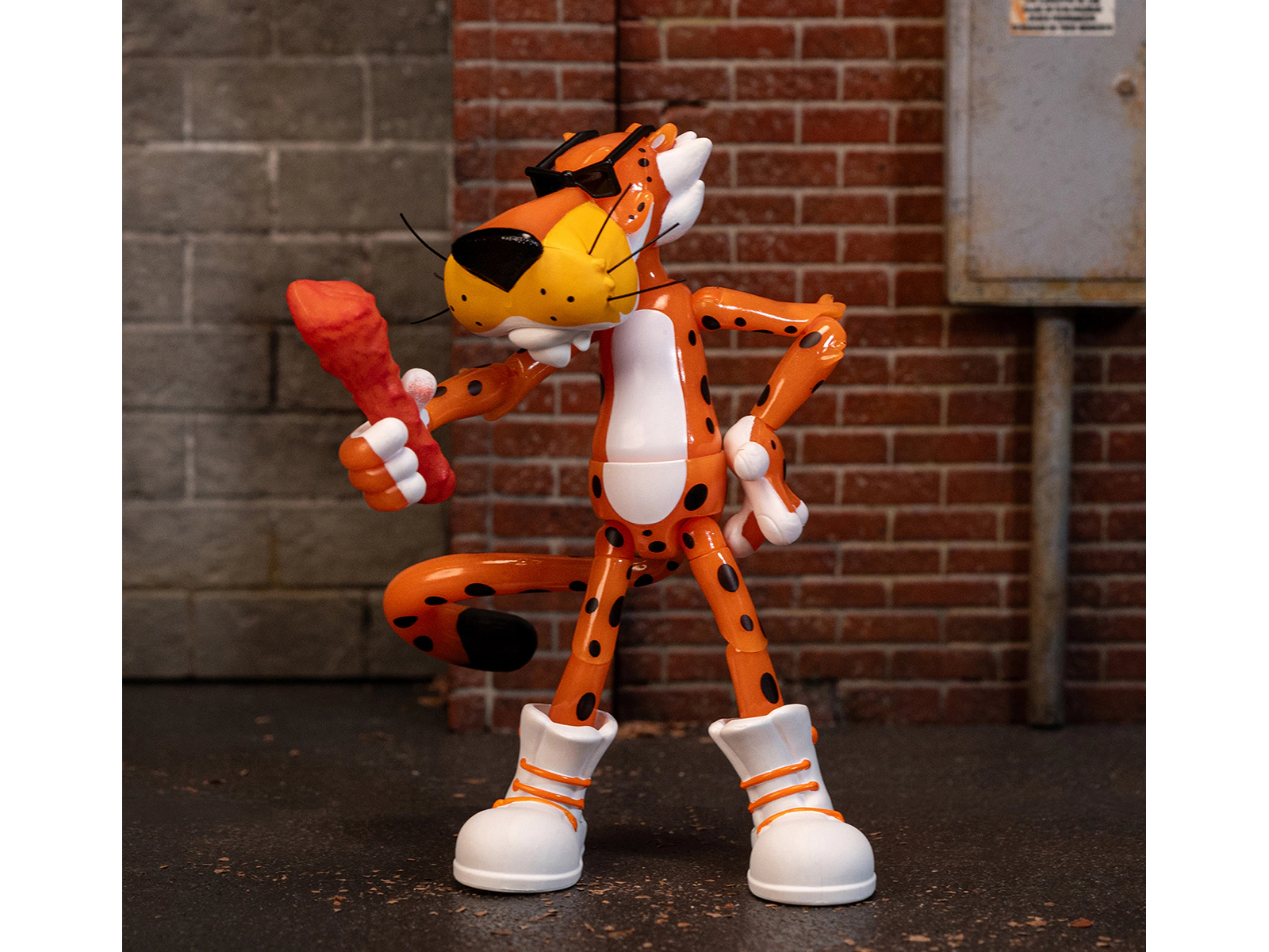 Jada Chester Cheetah 5.5" Glow-in-the-Dark Figure with Accessories and Alternate Head and Hands "Flamin' Hot