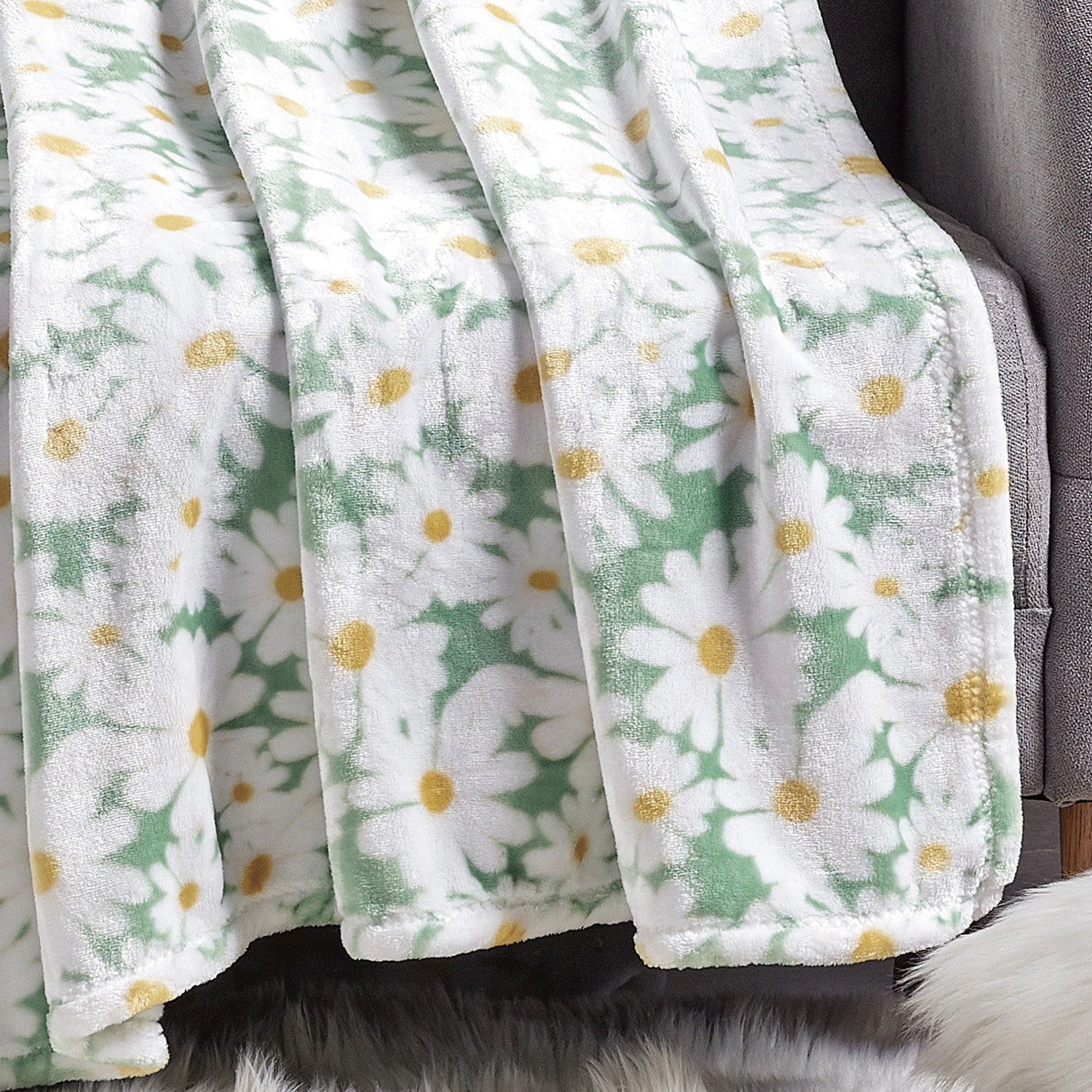 Plazatex 100% Polyester Delightful Daisies Floral Oversized Throw Blanket 60" x 70" White