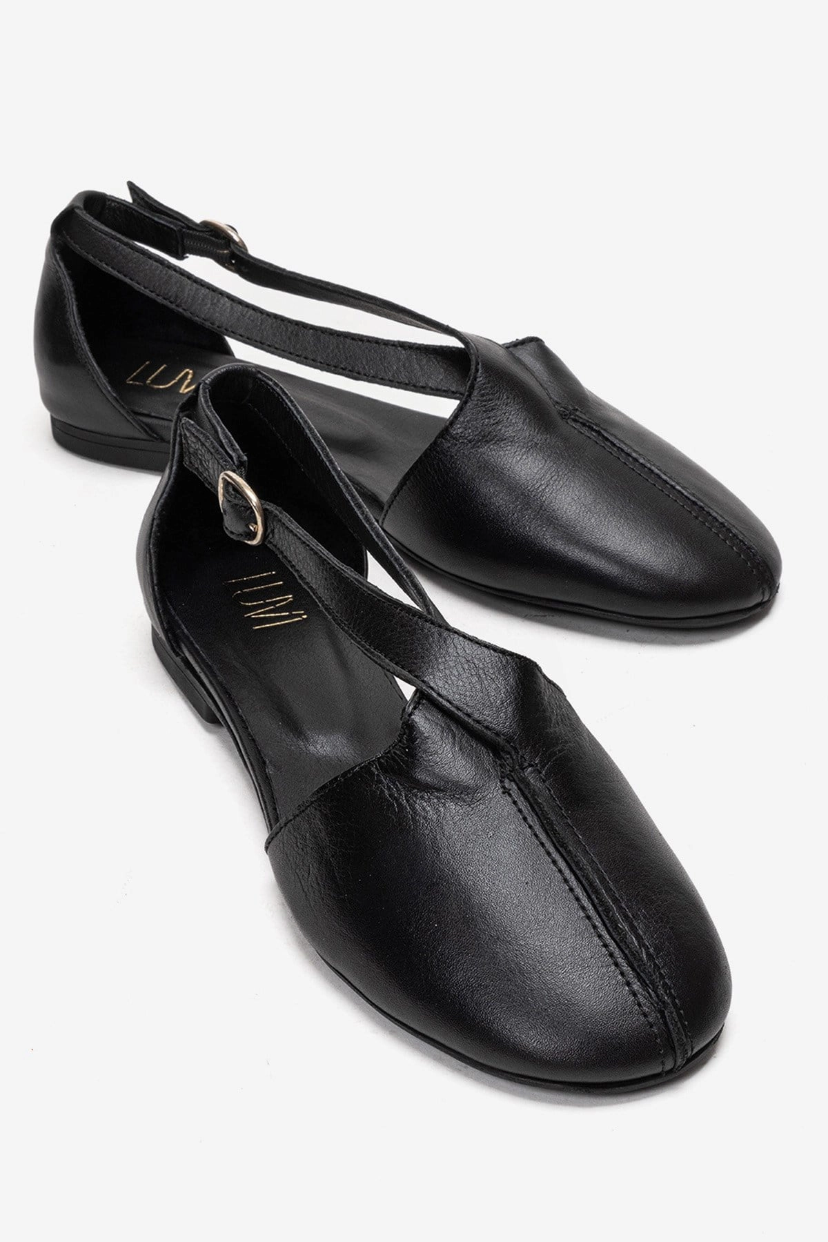 Forever & Always Womens Fable Leather Side Cut Ballet Flats