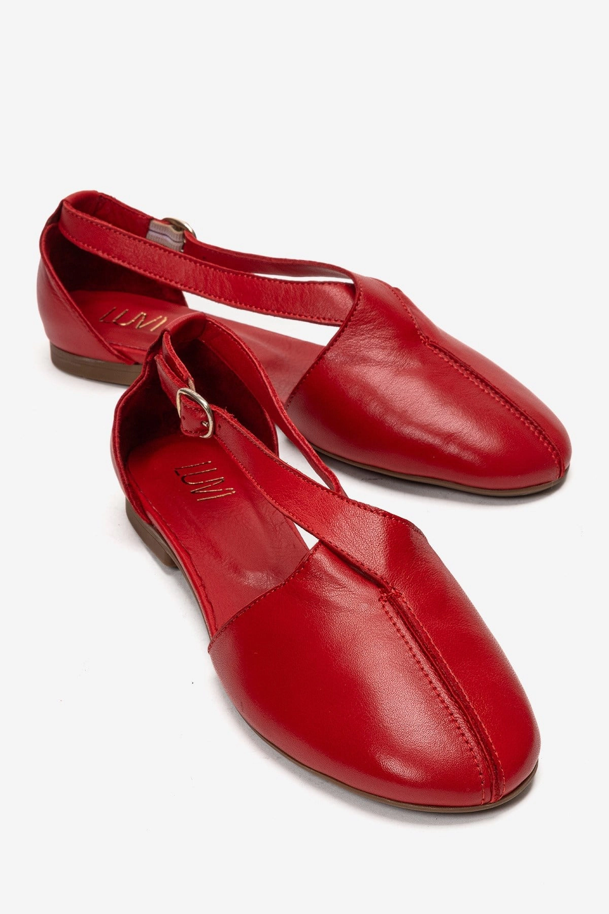 Forever & Always Womens Fable Leather Side Cut Ballet Flats