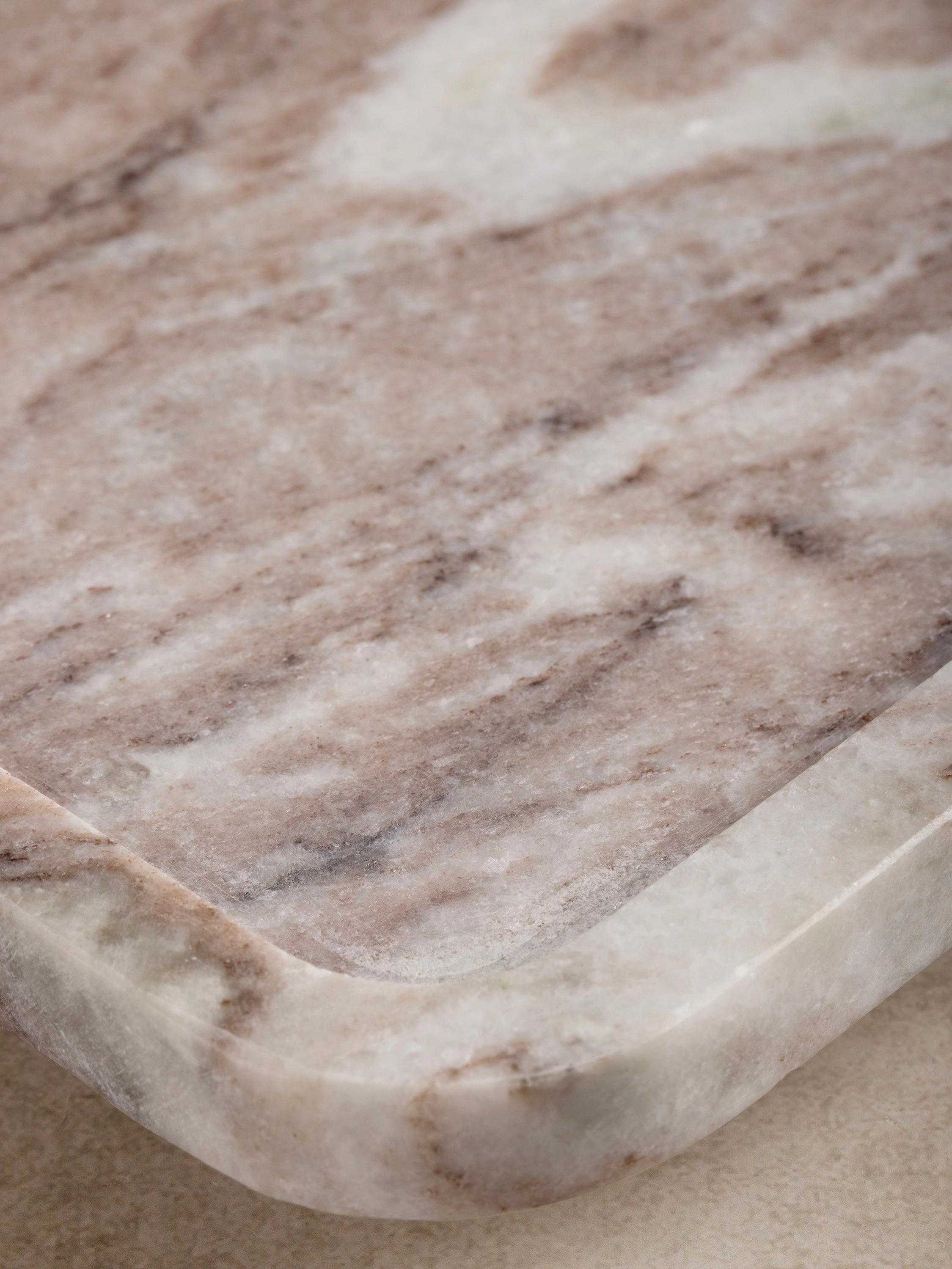 GAURI KOHLI Clover Beige Marble Tray
