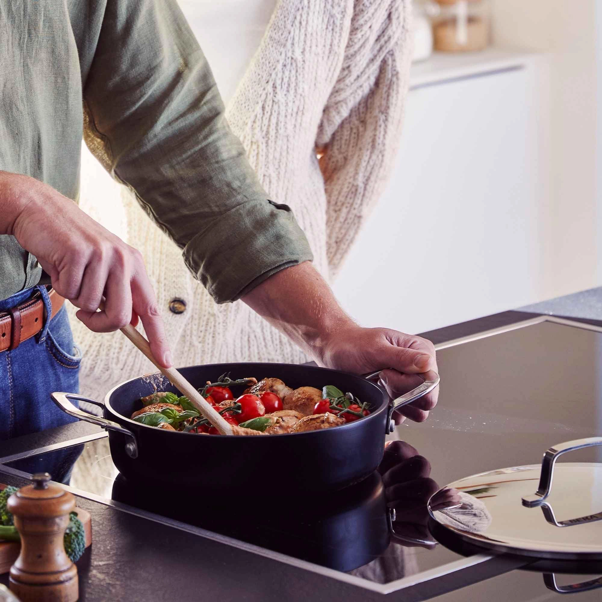 Alva Maestro 3.5 Qt Nonstick Ceramic-Coated Forged Aluminum Saute Pan with Lid