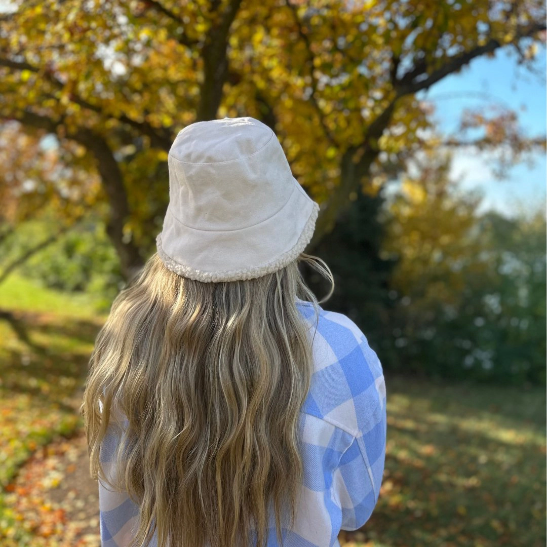 CTM® Women's Sherpa Reversible Bucket Hat
