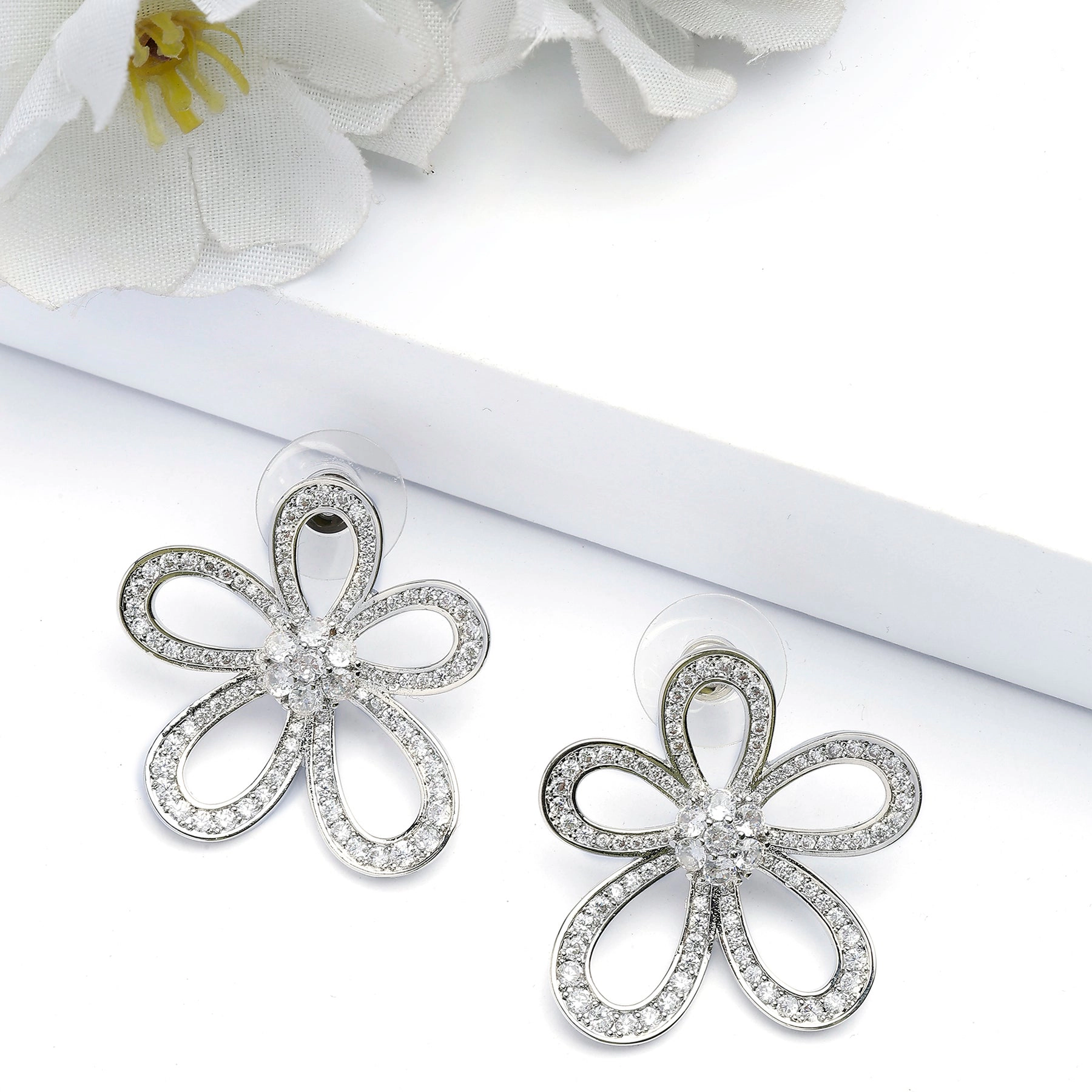AGP PARIS Womens Hollow Floral Earrings