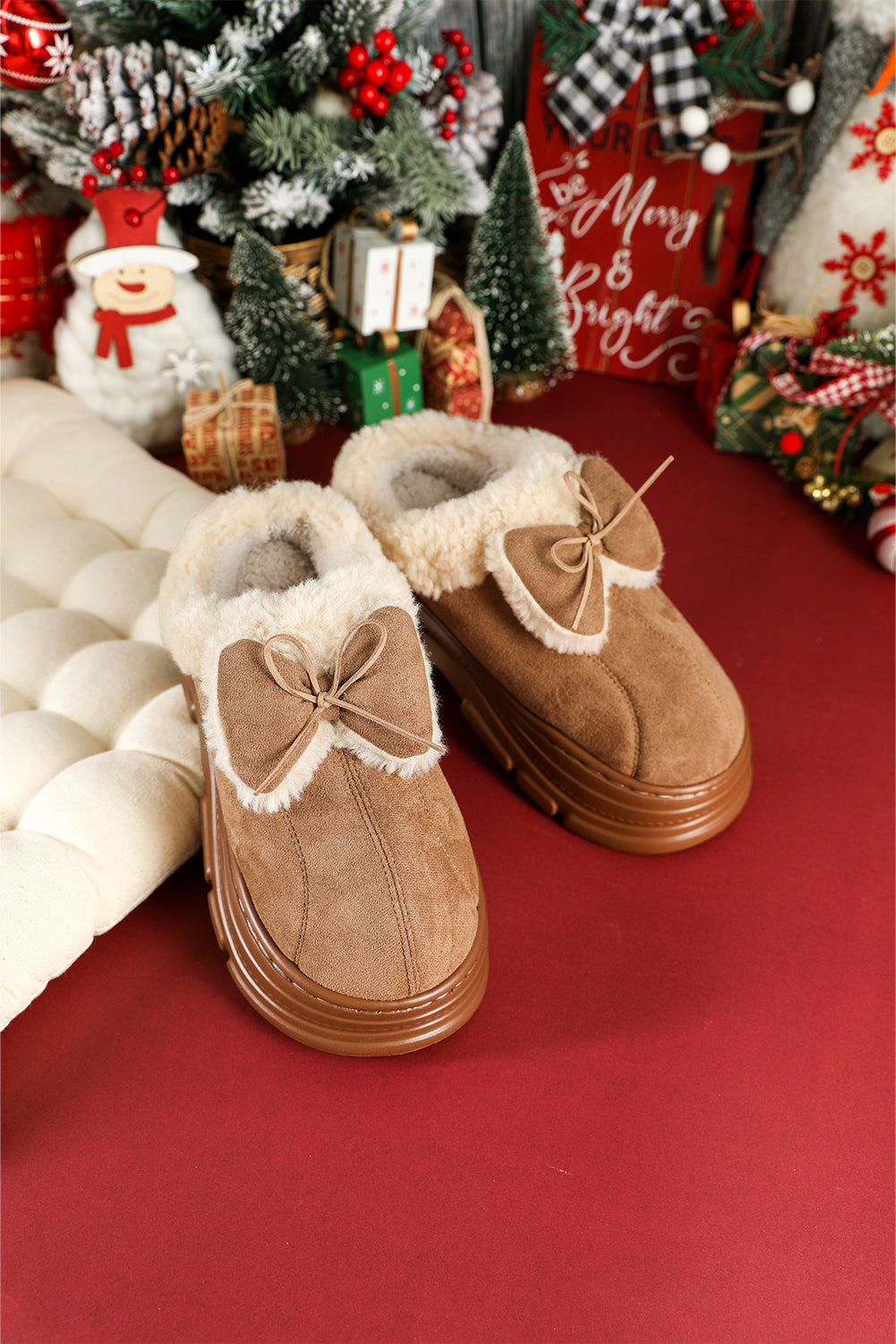 Threaded Pear Women's Brynlee Bow Decor Clog Slippers