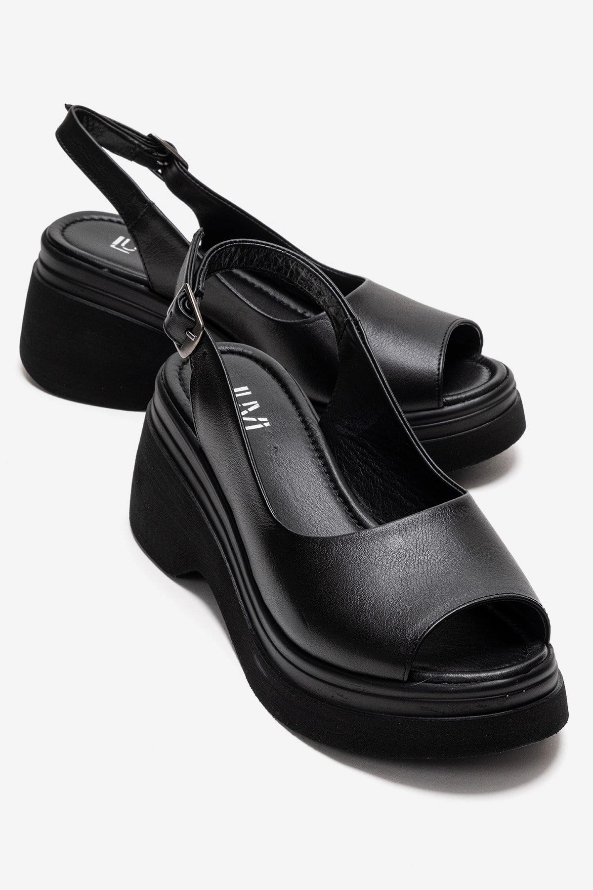 Forever & Always Womens Laure Leather Wedge Sandals