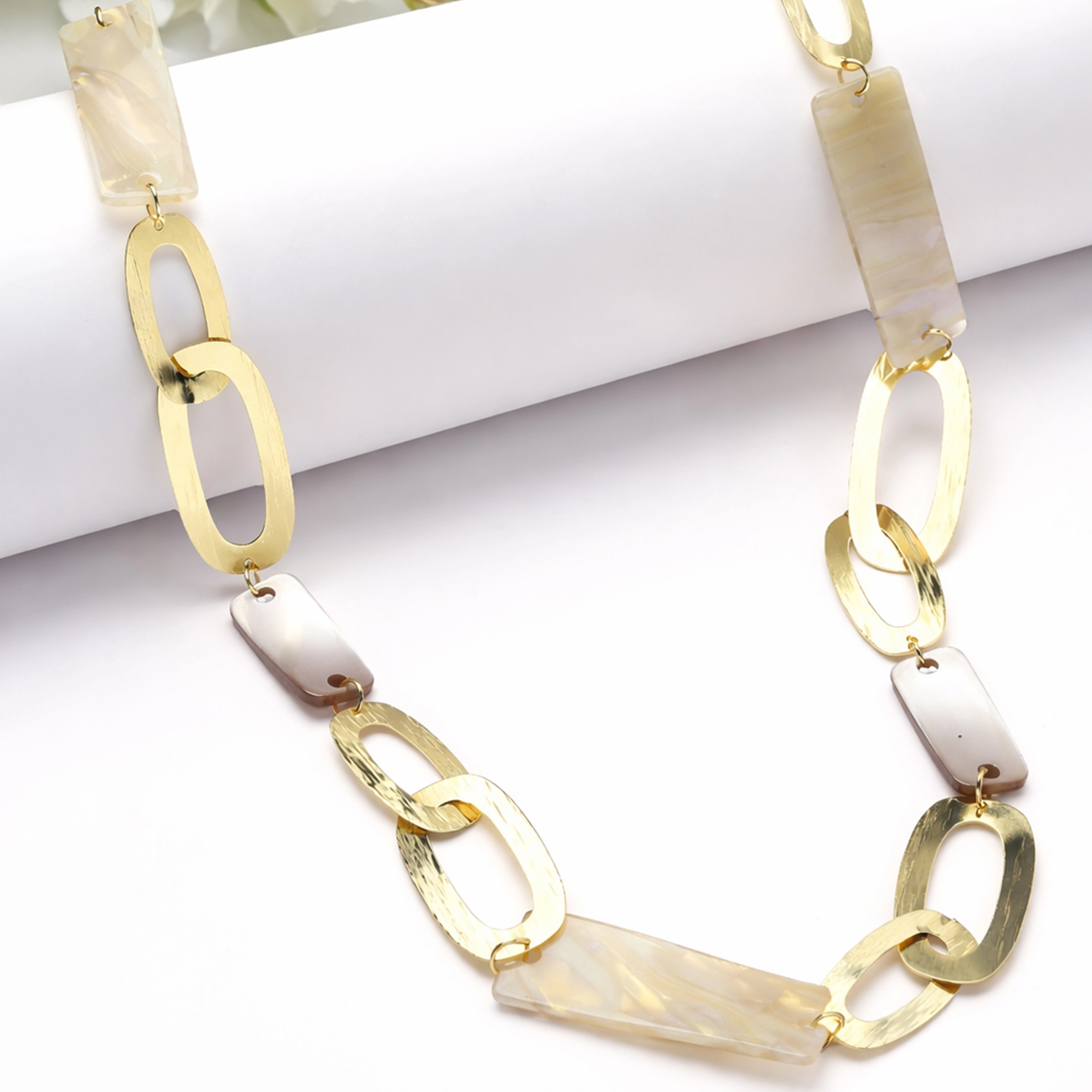 AGP PARIS Mixed Link Shell Accent Statement Necklace