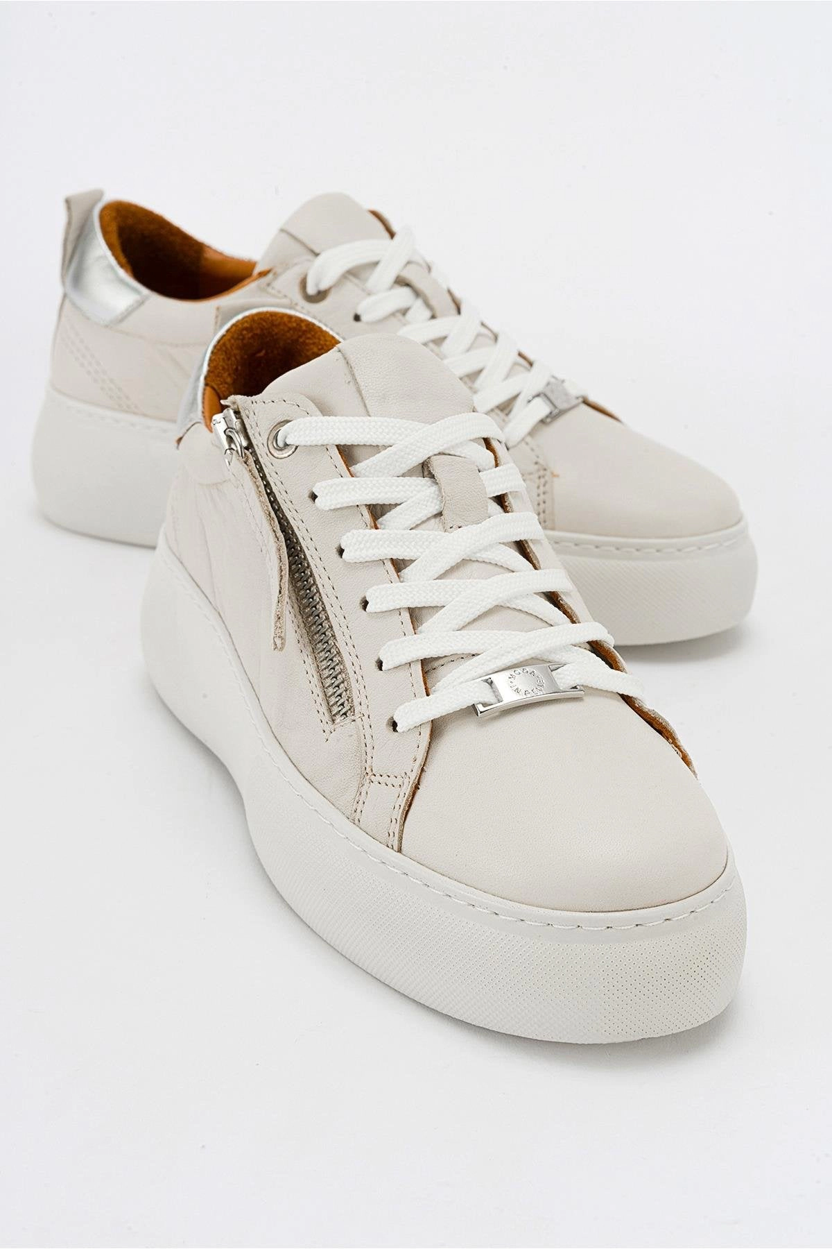 Forever & Always Womens Allie Leather Zip Sneaker
