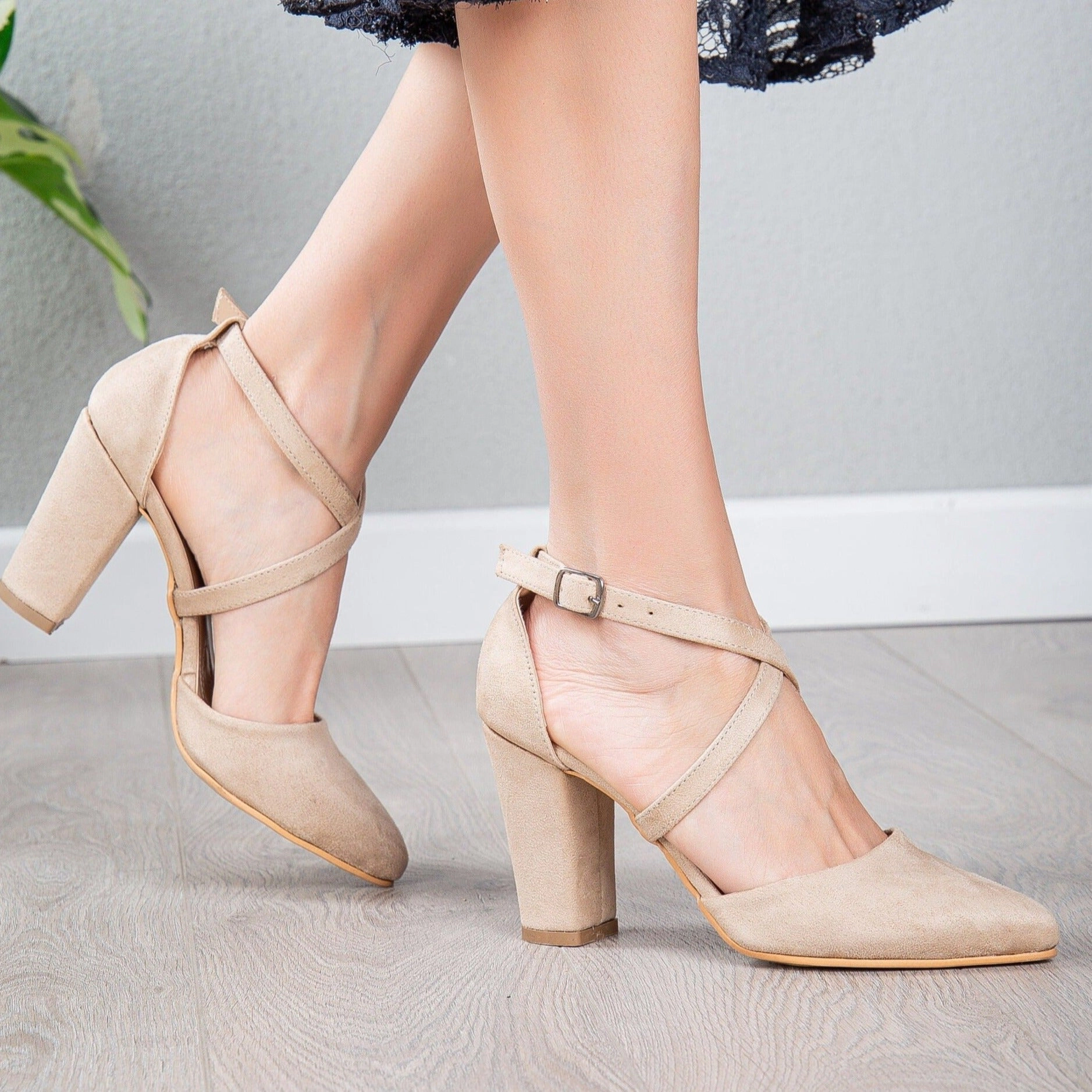Forever & Always Womens Sina Criss Cross High Block Heels