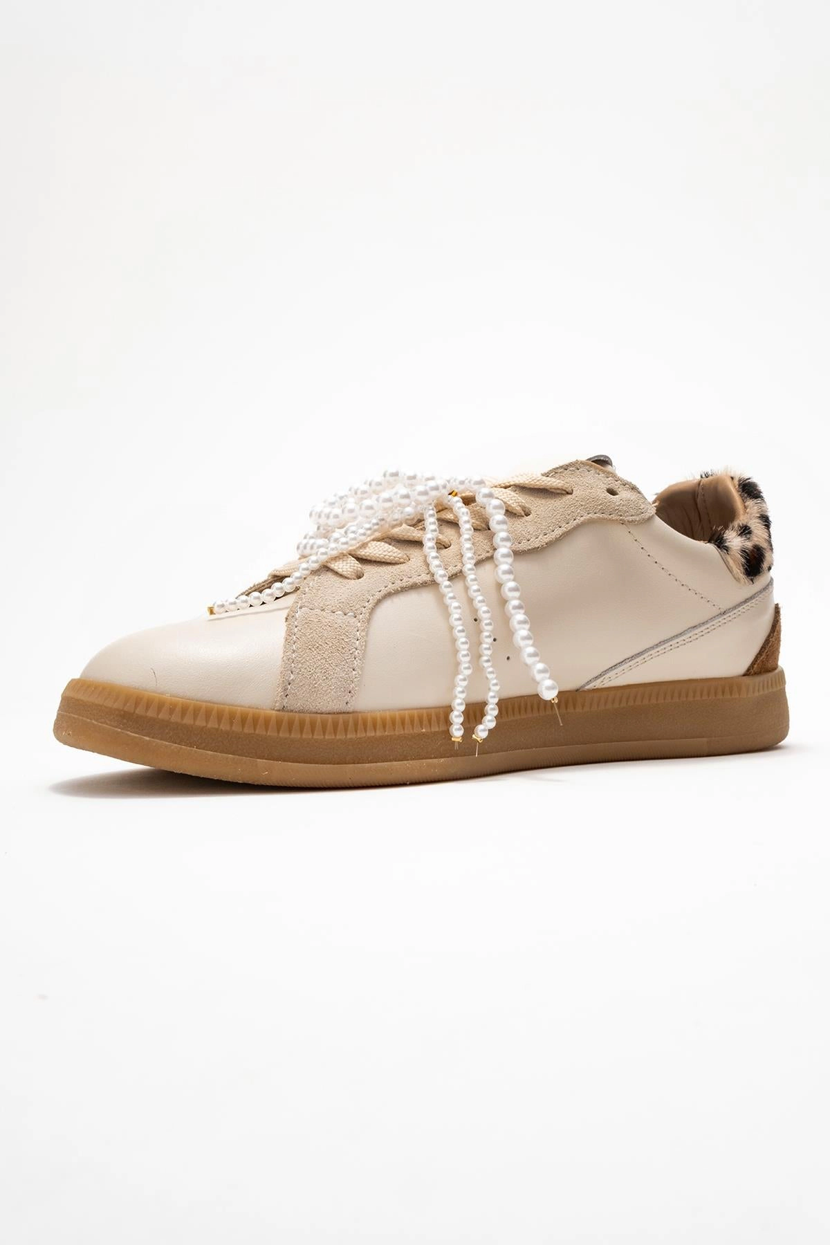 Forever & Always Womens Taren Leather Pearl Buckle Sneakers