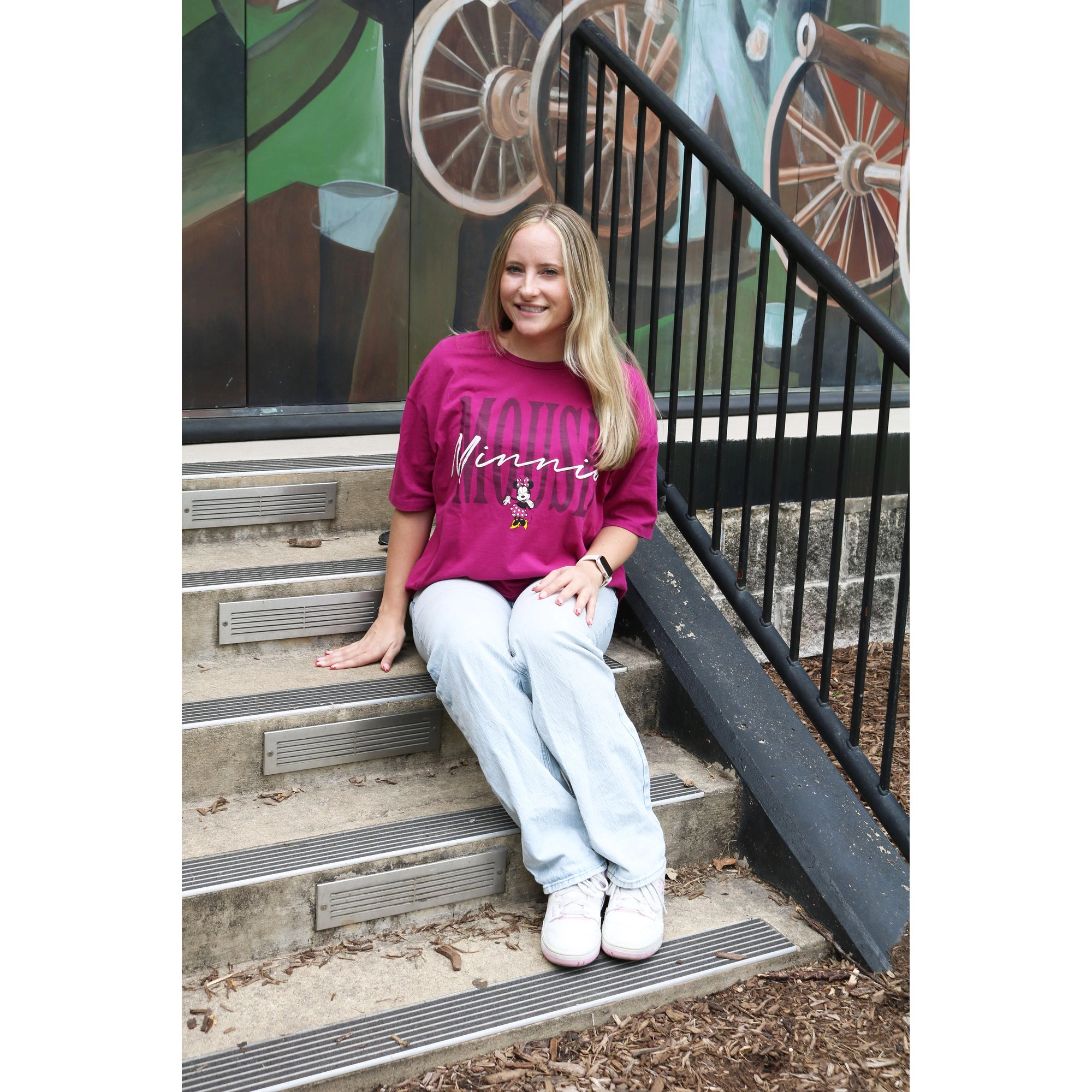 Jerry Leigh Women's Minnie Mouse Script Signature T-Shirt