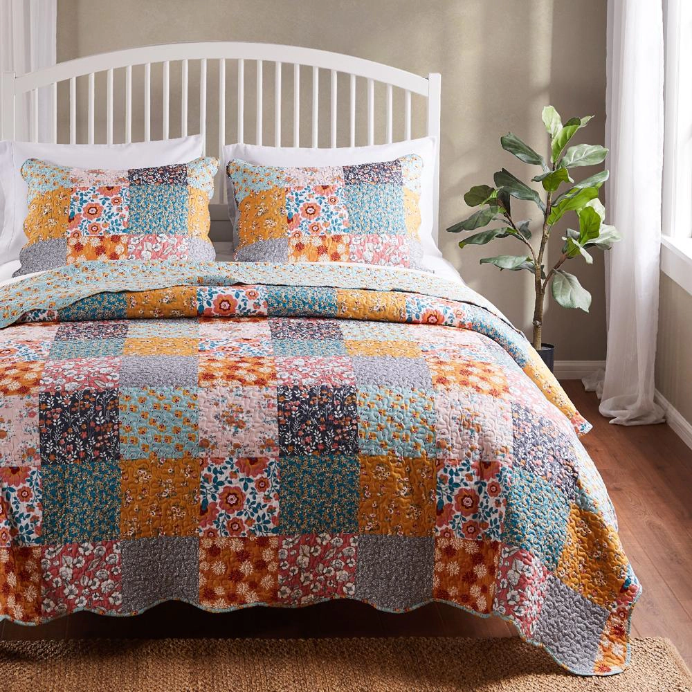 Greenland Home Fashions Barefoot Bungalow Carlie Quilt and Pillow Sham Set