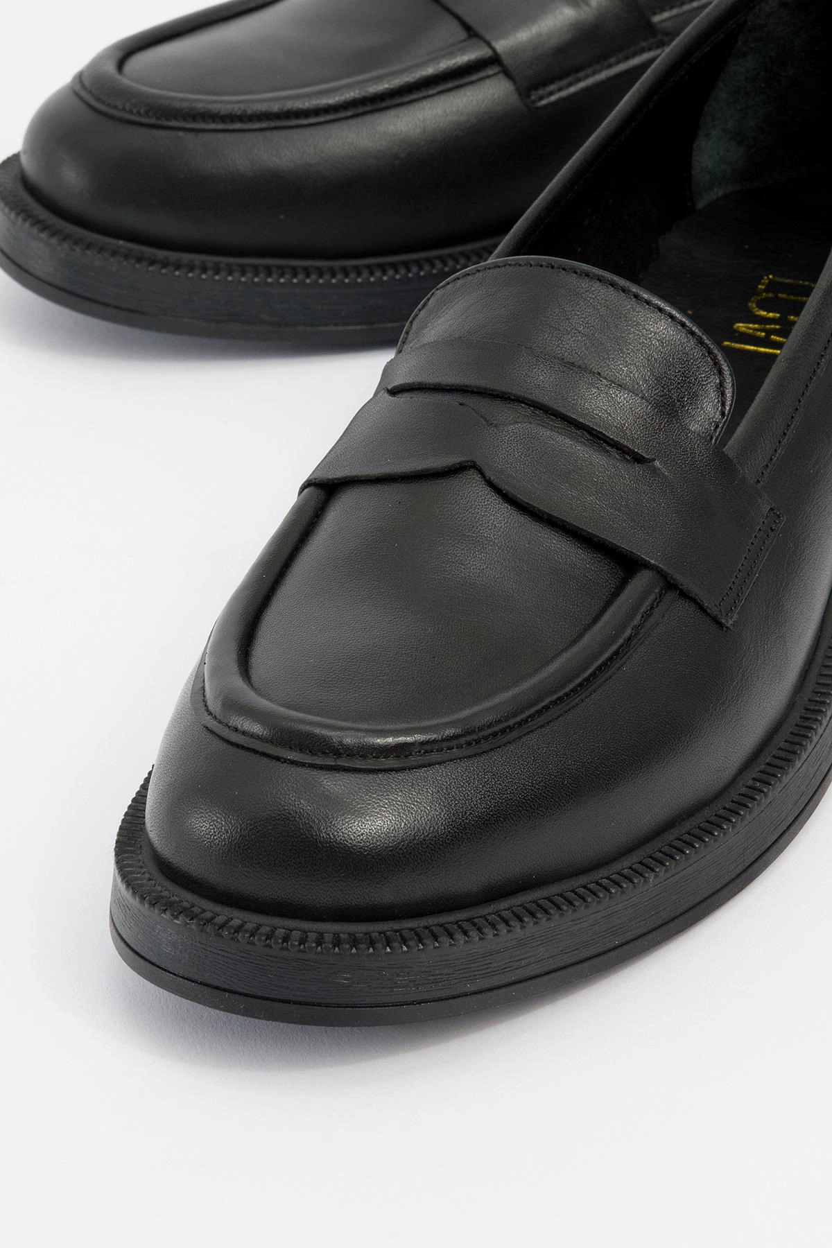 Forever & Always Womens Bree Platform Penny Leather Loafer