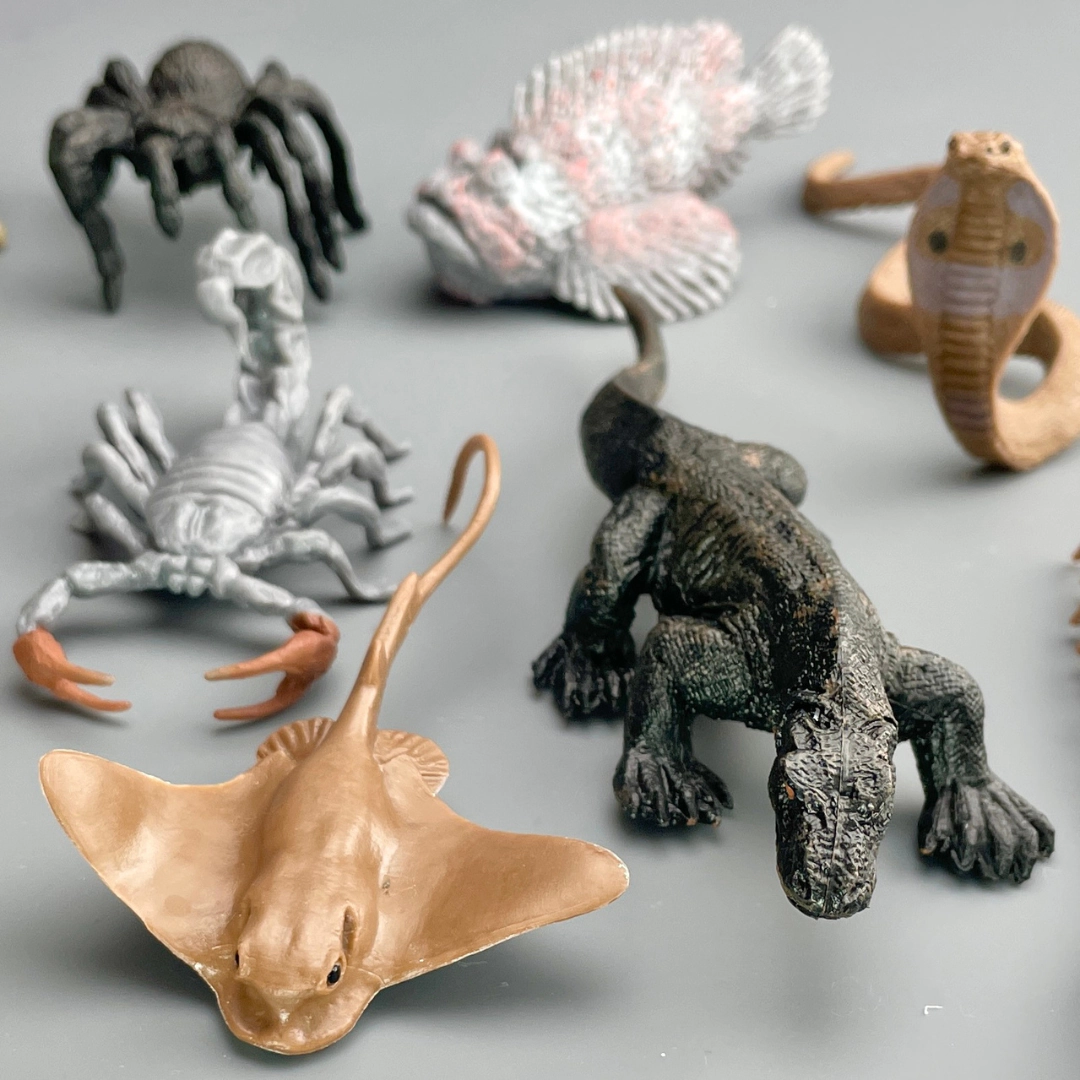 Safari Ltd. - Venomous Creatures TOOB - contains 9 Mini Figurines