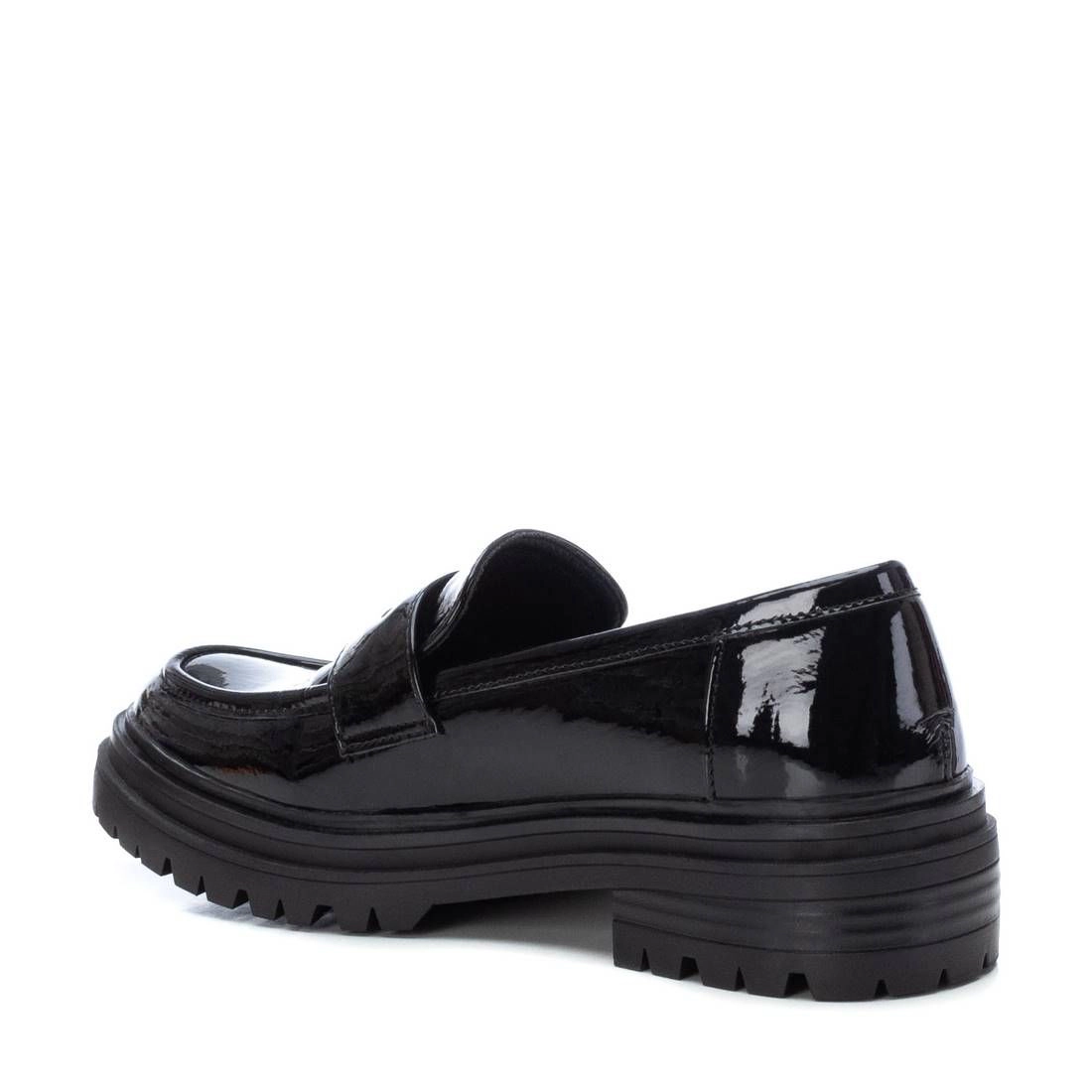 XTI Women's Patent Leather Moccasins